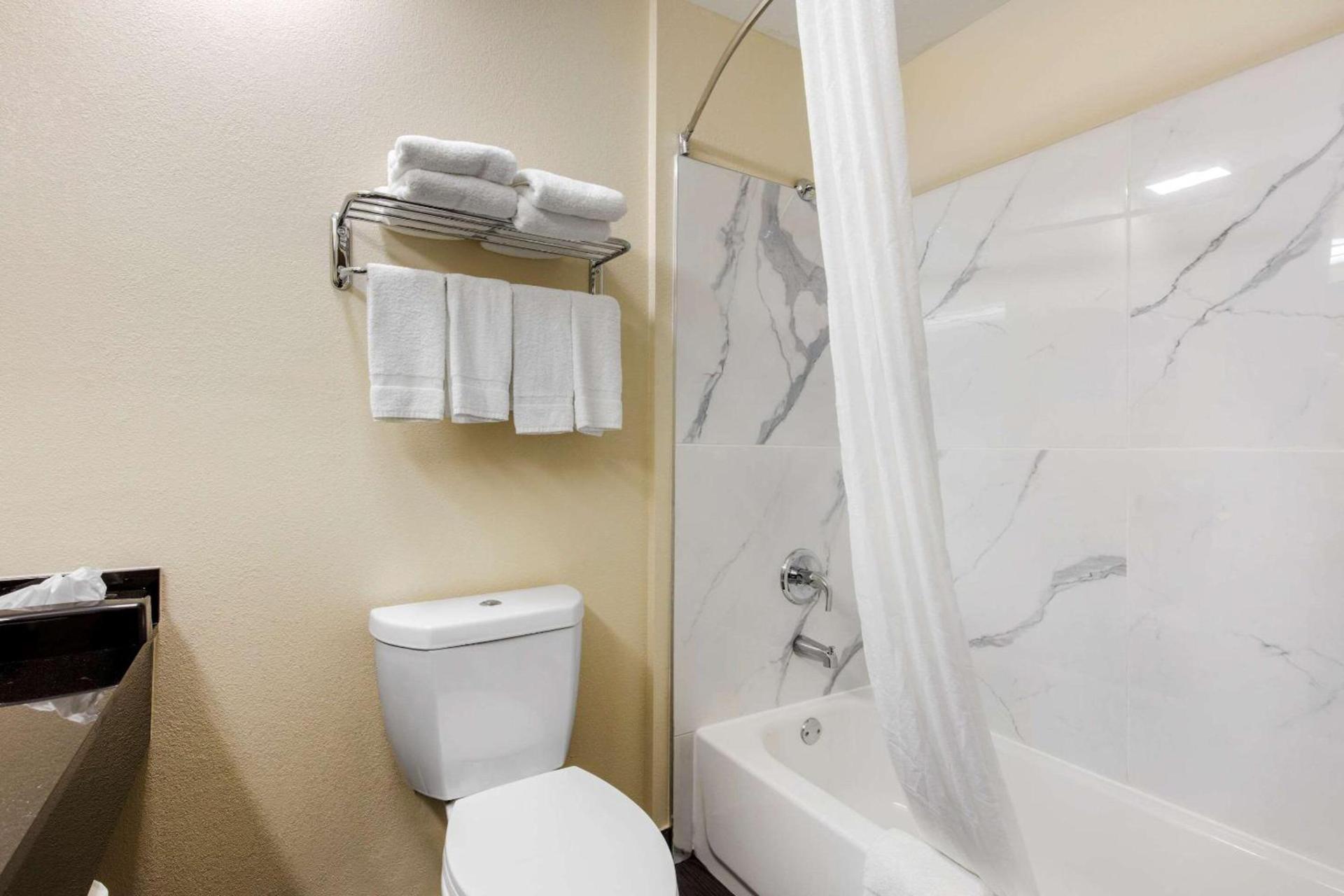 Quality Inn Cadiz photo 27