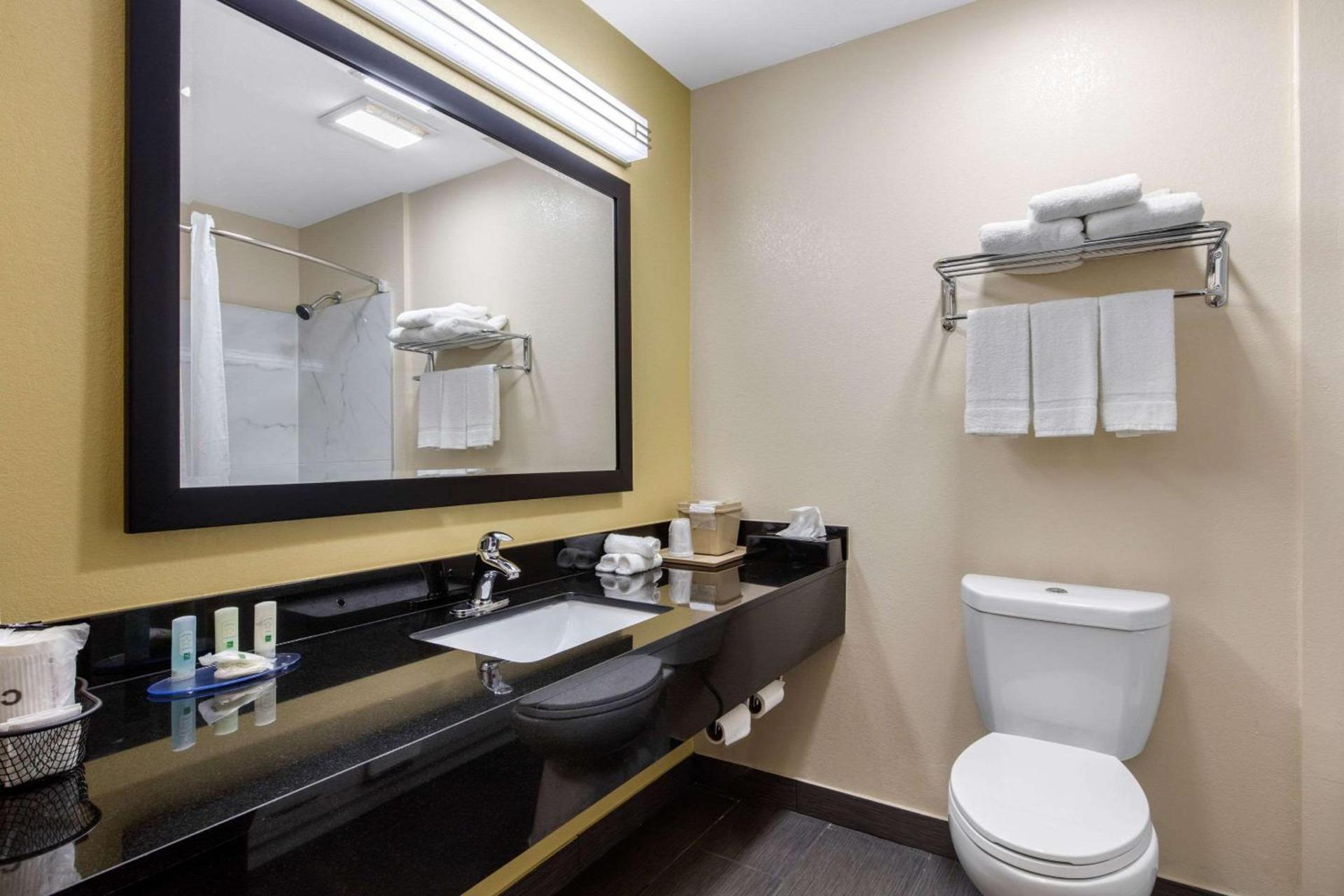 Quality Inn Cadiz photo 21