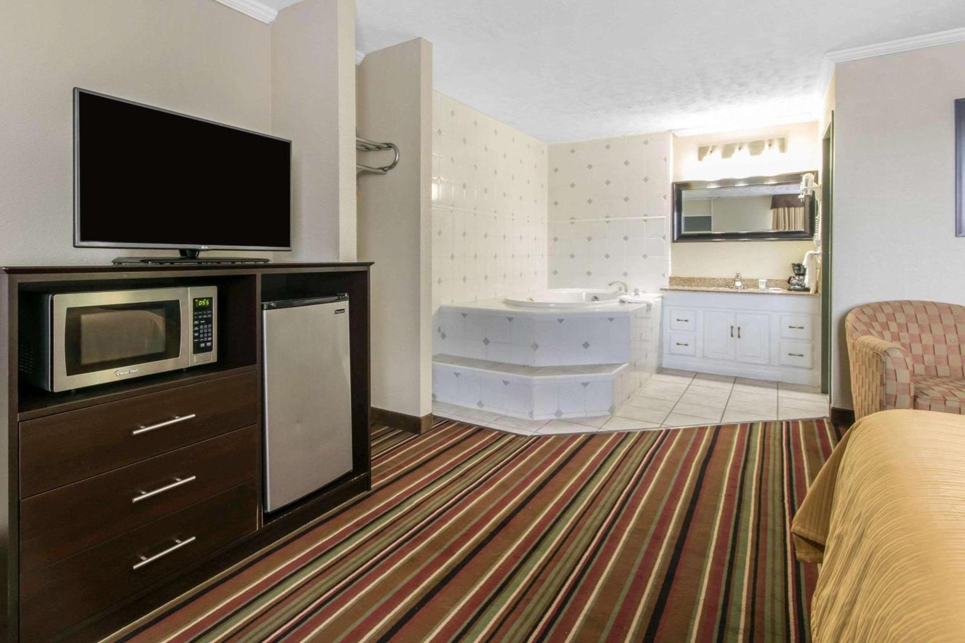 Quality Inn & Suites Horse Cave - Cave City photo 40