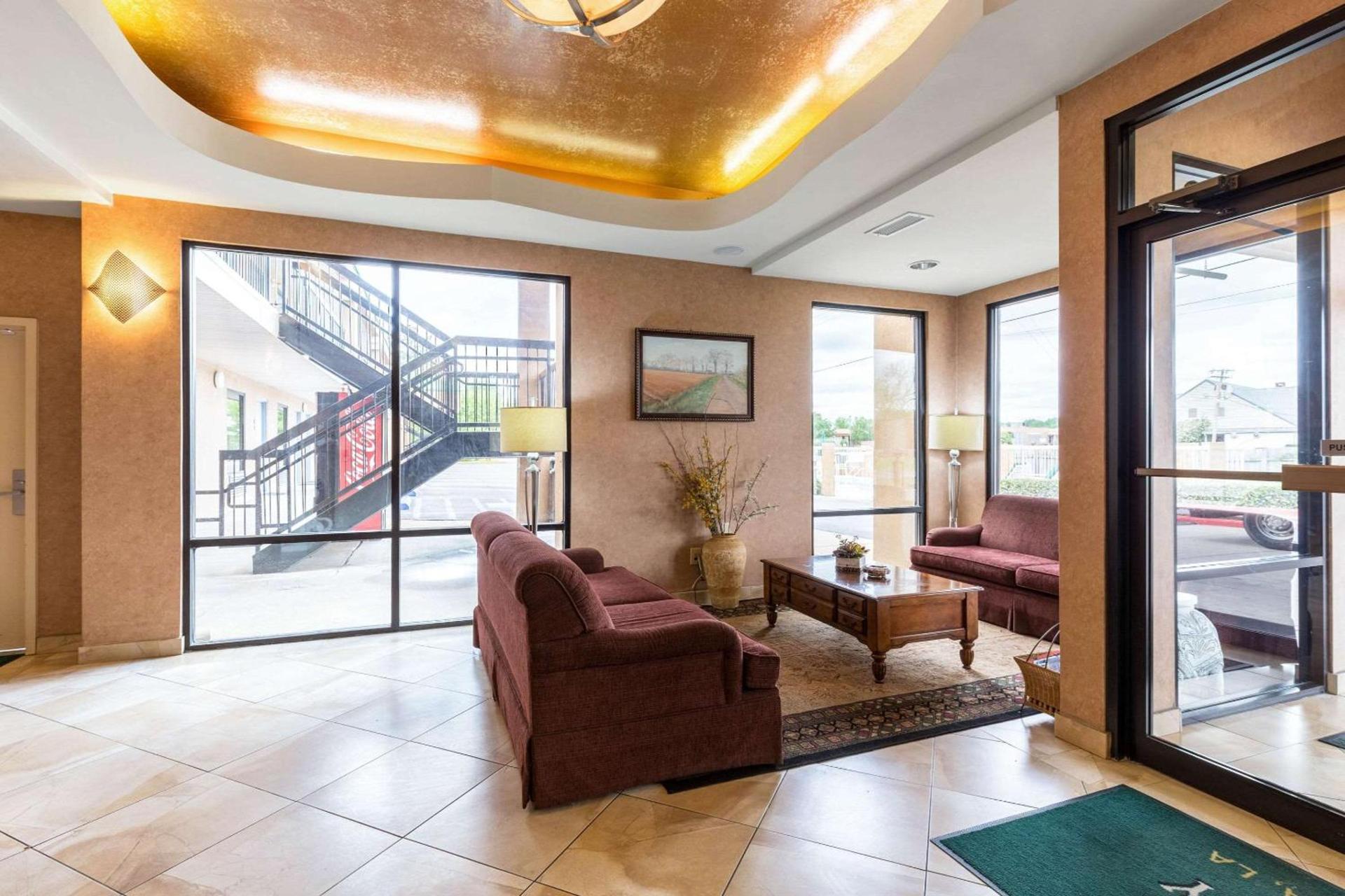 Quality Inn Alexandria photo 41
