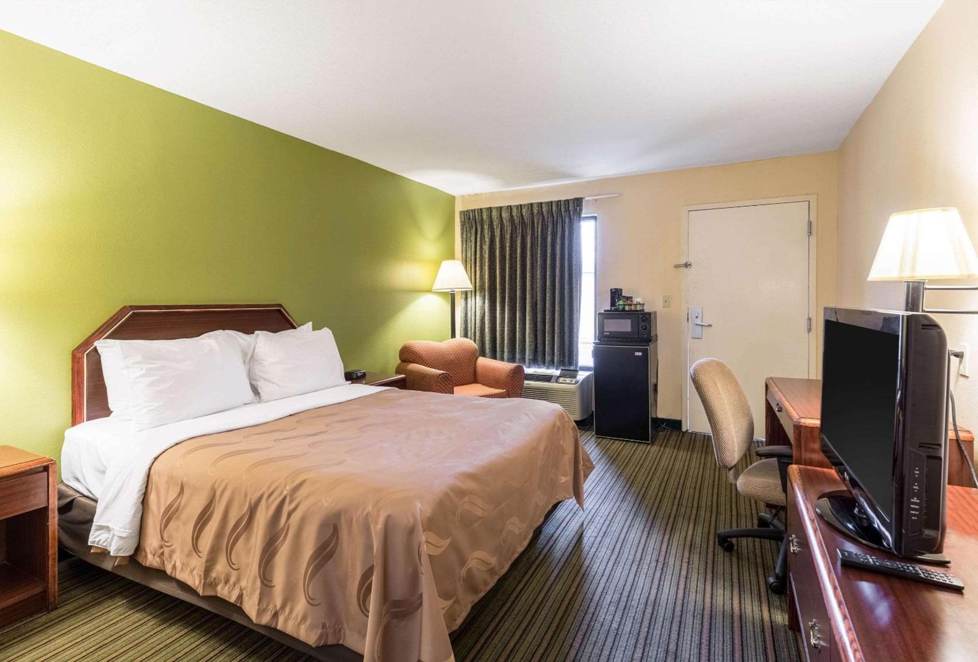 Quality Inn Alexandria photo 40