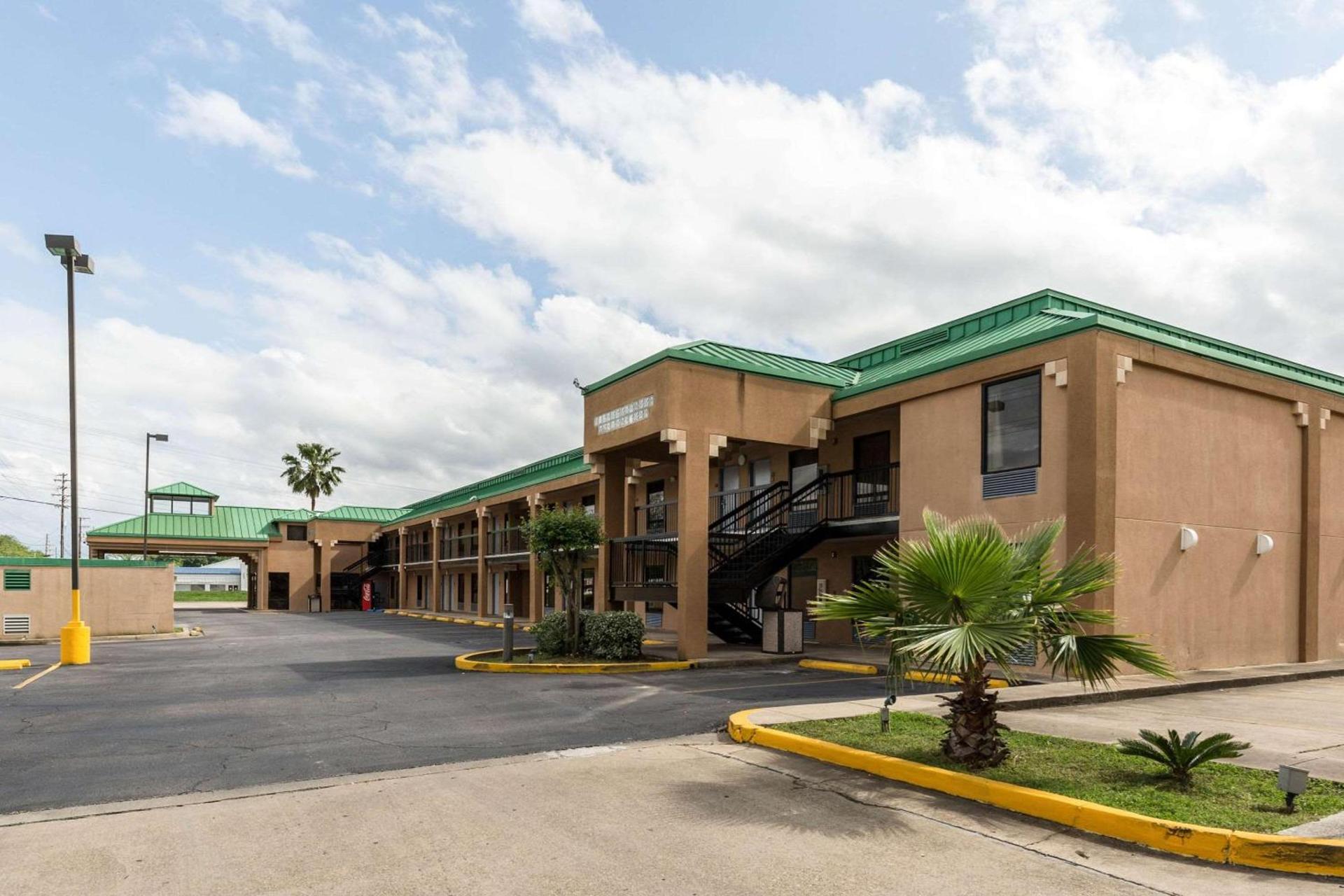 Quality Inn Alexandria photo 39