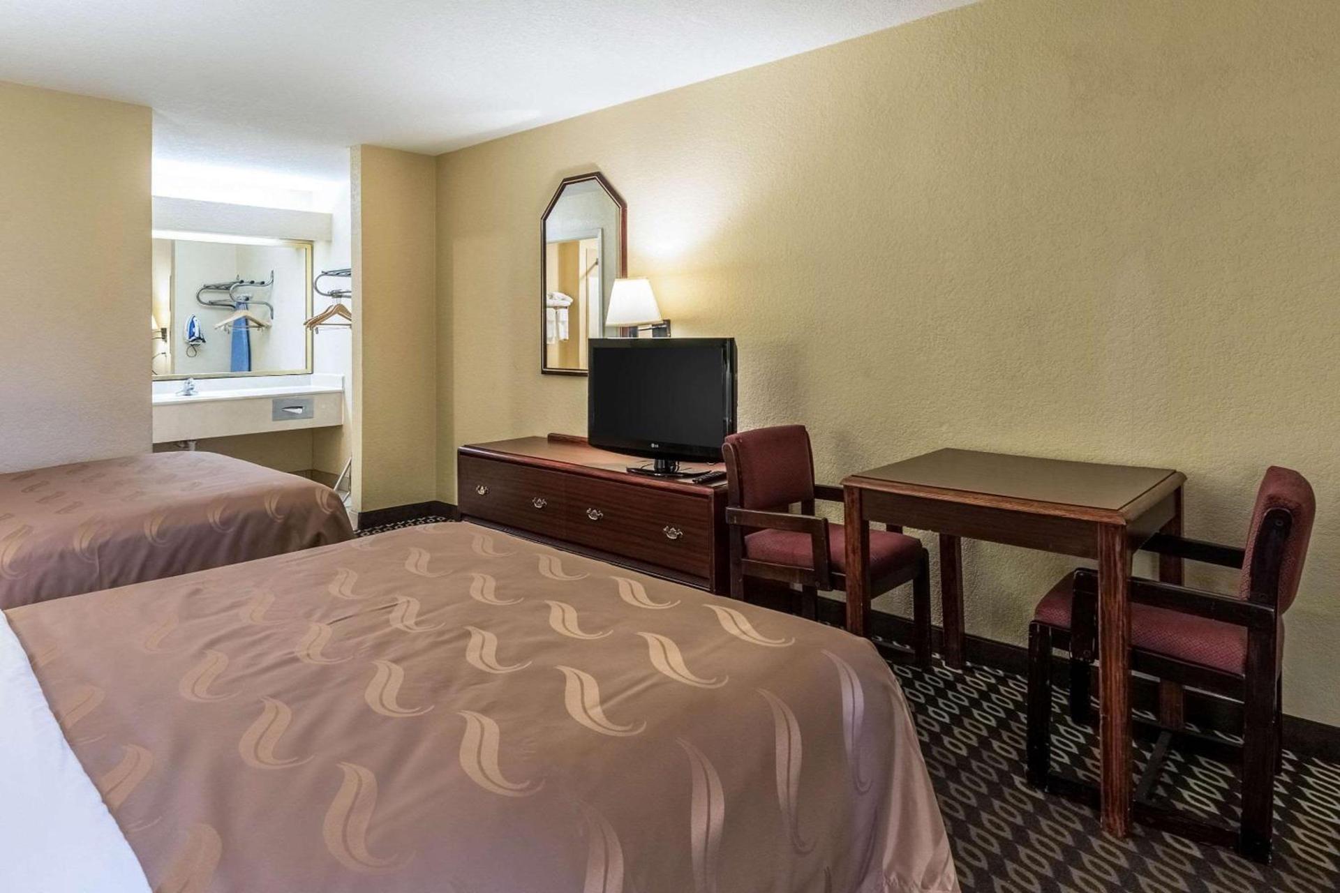 Quality Inn Alexandria photo 36