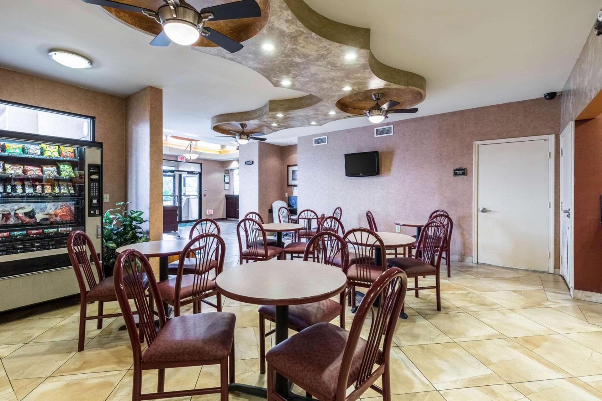 Quality Inn Alexandria photo 35
