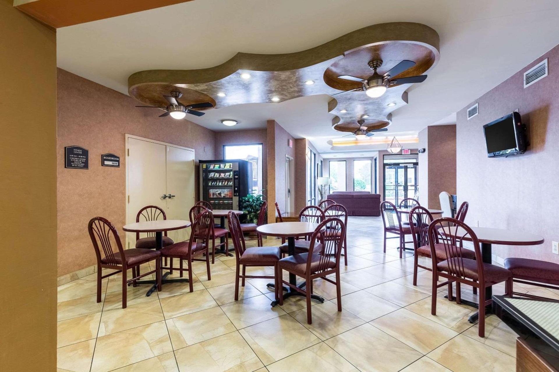 Quality Inn Alexandria photo 31