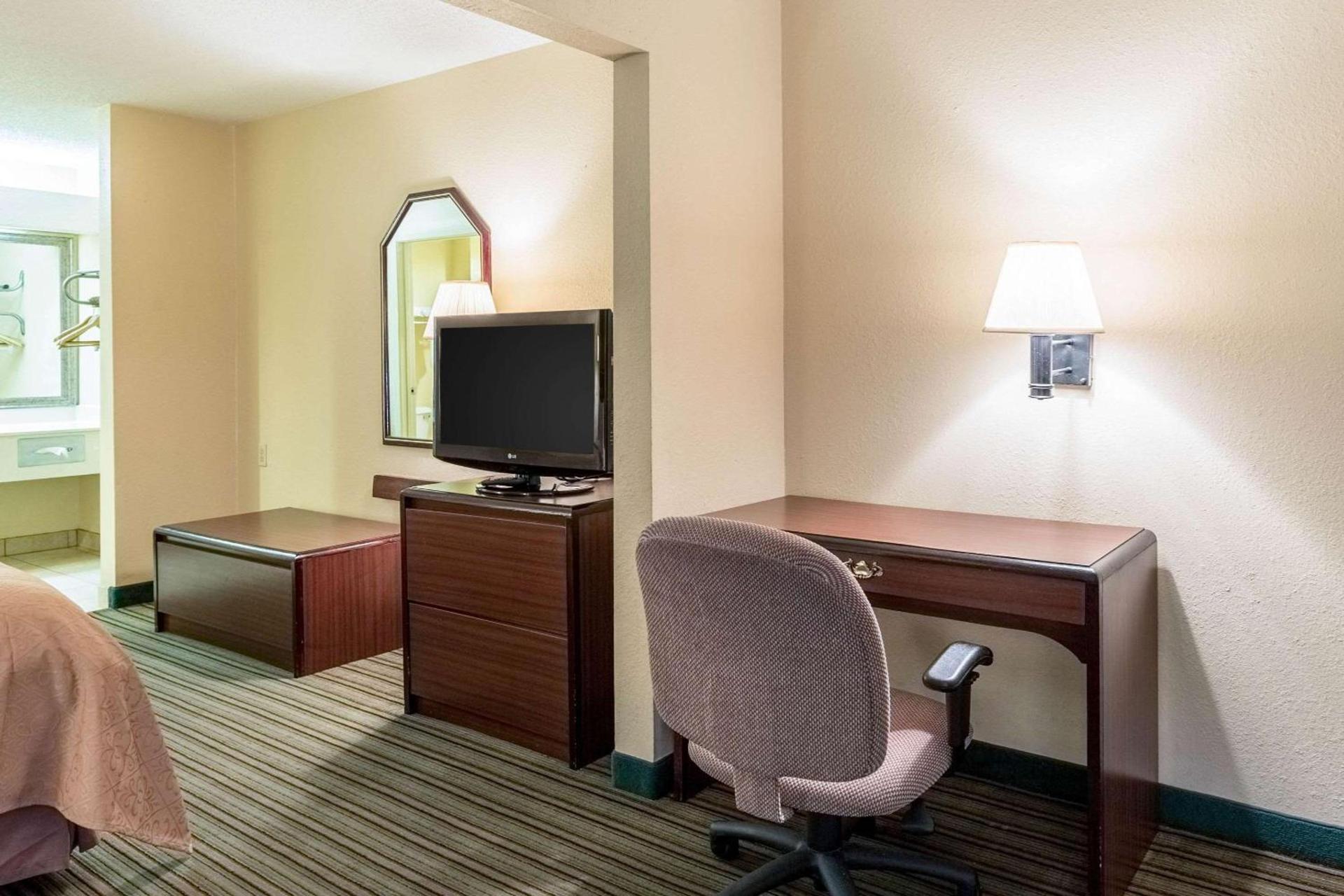 Quality Inn Alexandria photo 25