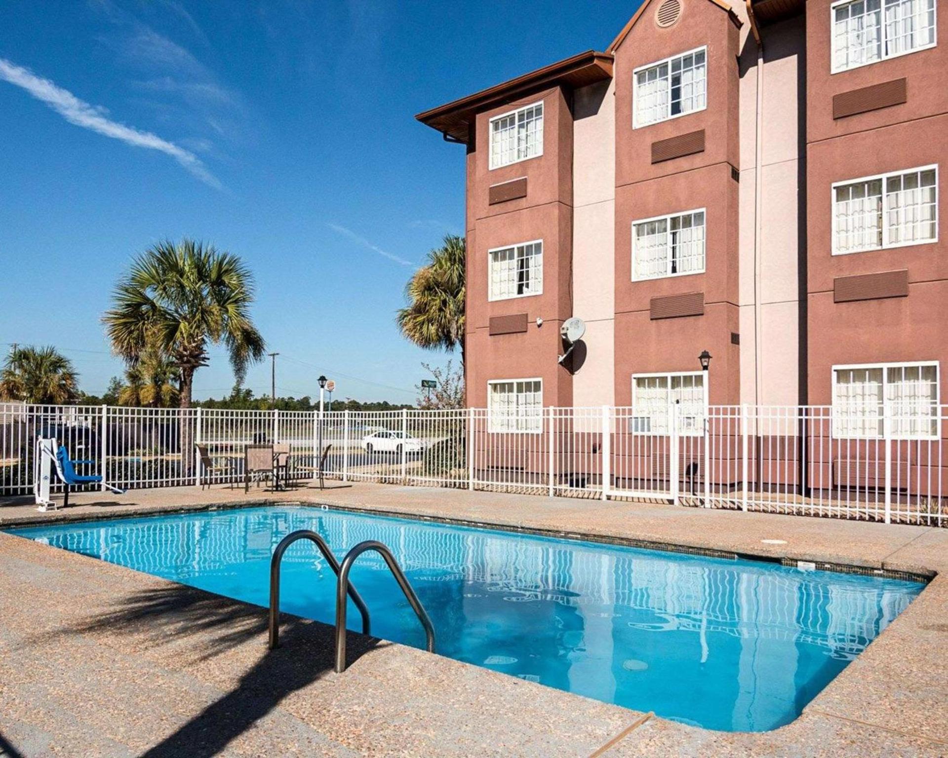 Econo Lodge Inn & Suites Natchitoches photo 17