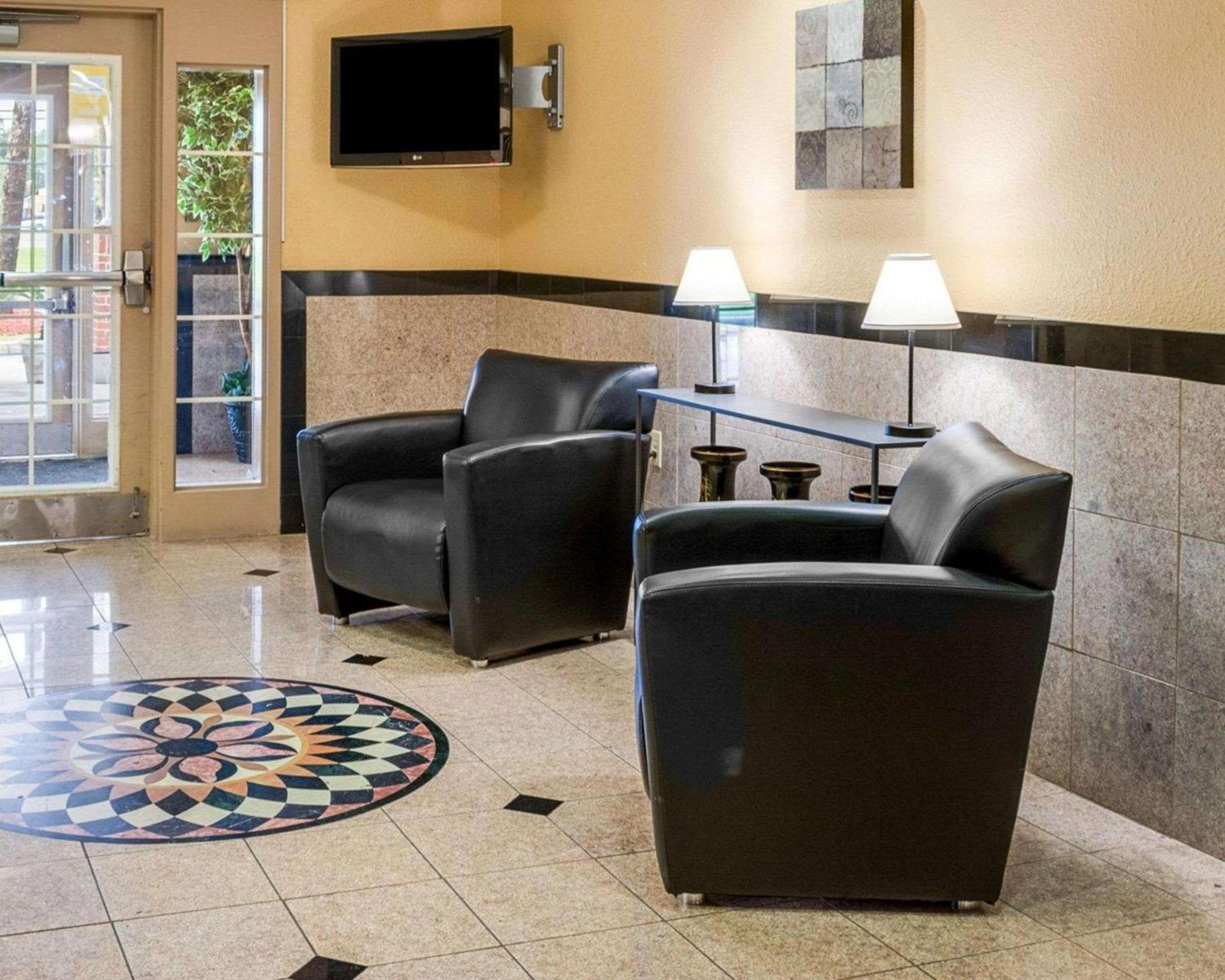 Suburban Studios Avondale photo 29