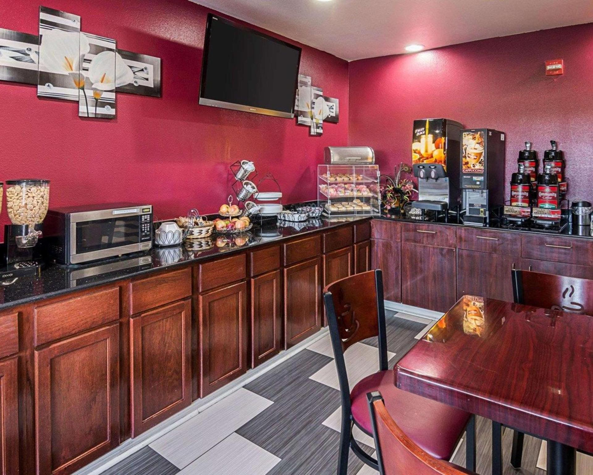 Econo Lodge Inn & Suites Natchitoches photo 23