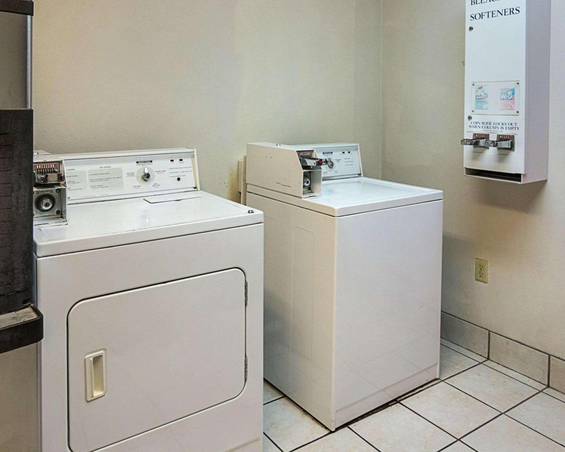 Econo Lodge Inn & Suites Natchitoches photo 29