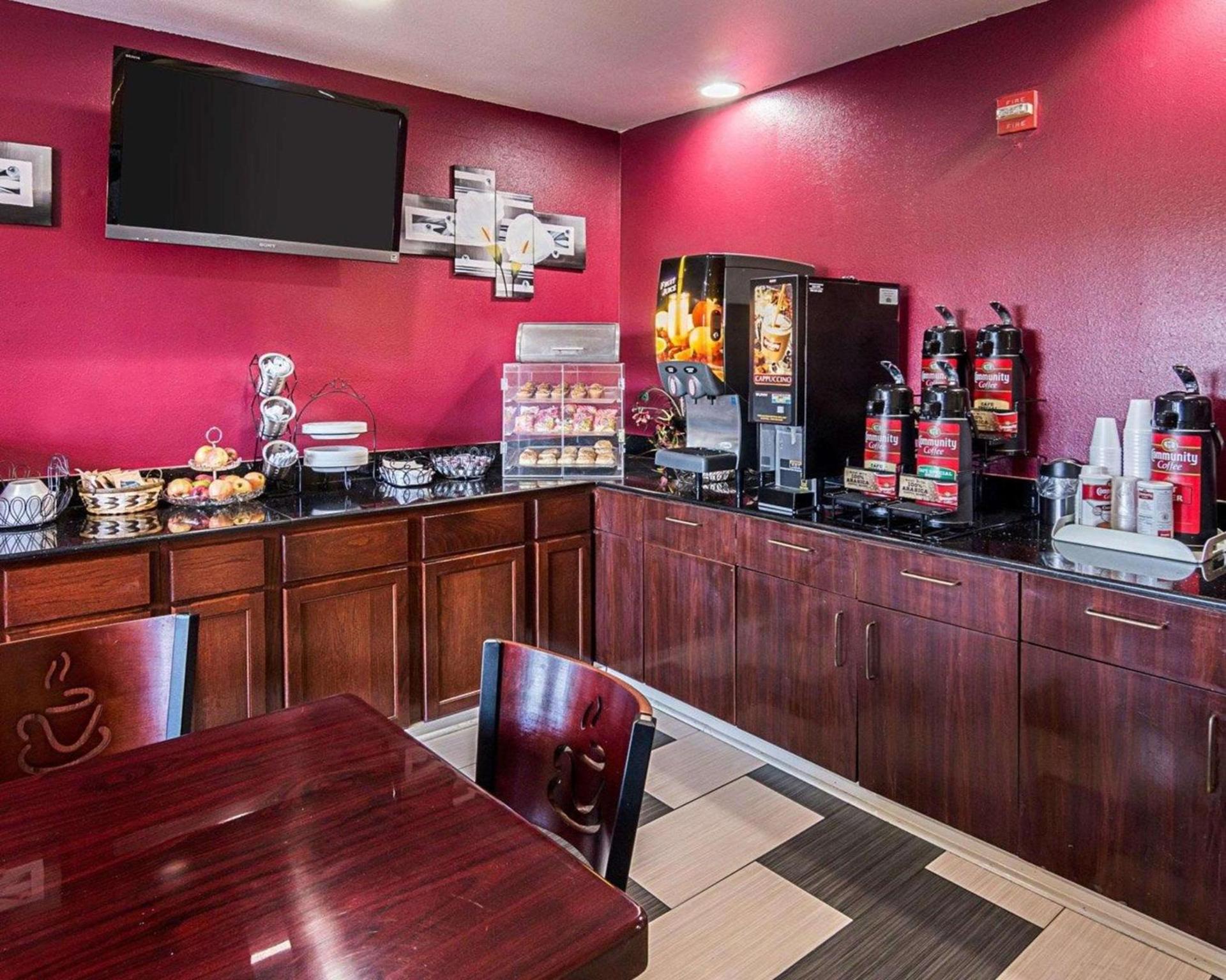 Econo Lodge Inn & Suites Natchitoches photo 24