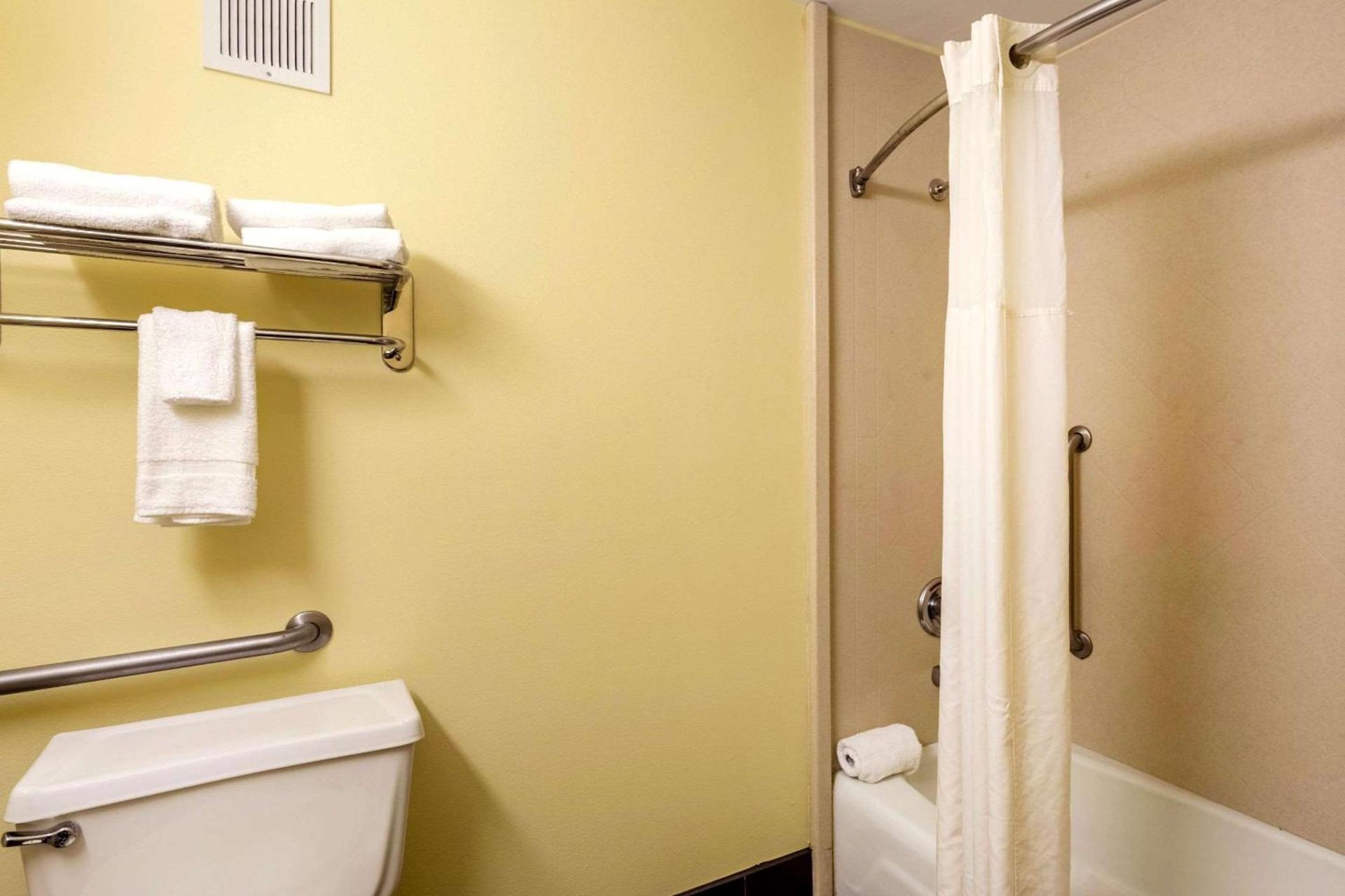 Quality Inn & Suites Baton Rouge West - Port Allen photo 24