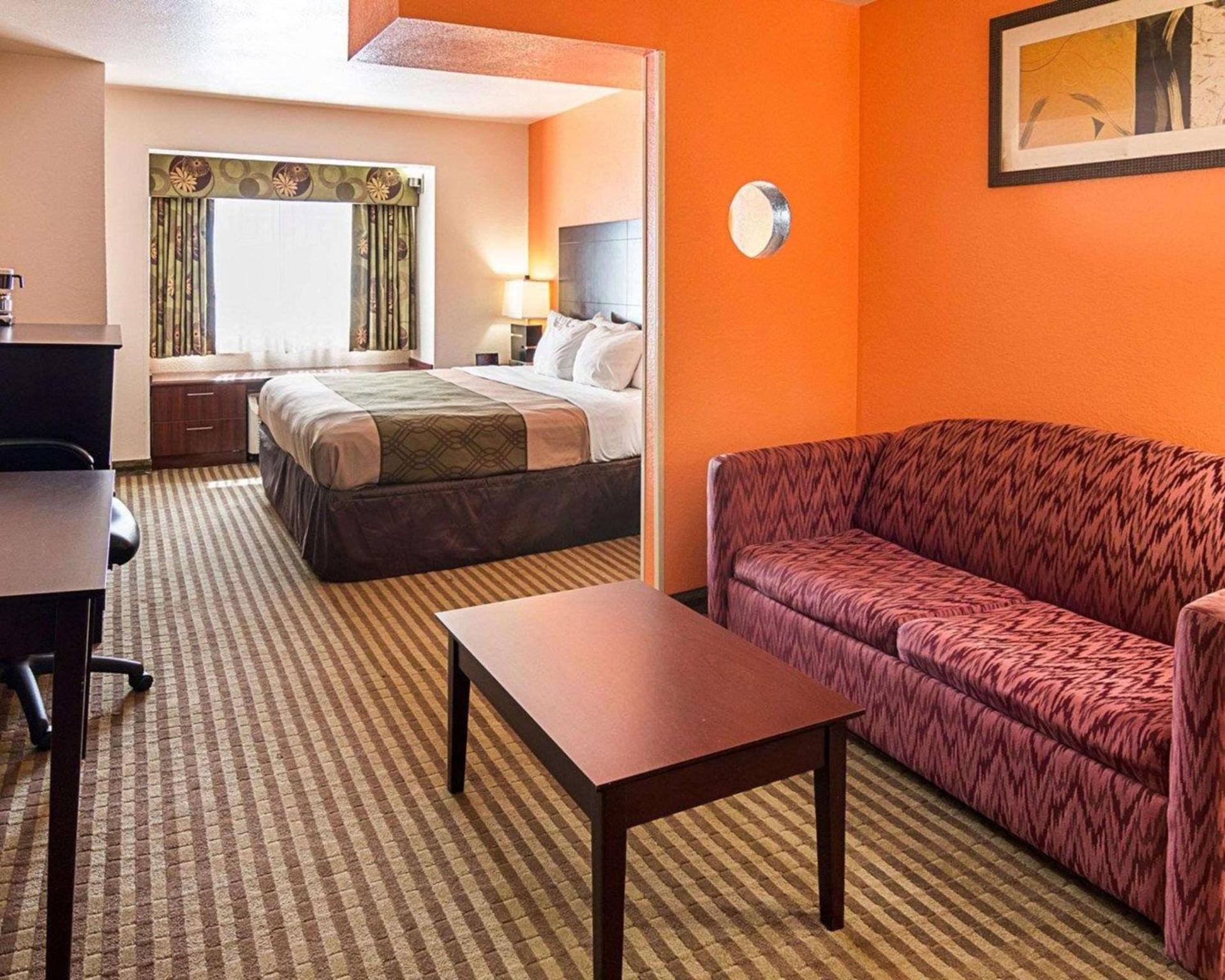 Econo Lodge Inn & Suites Natchitoches photo 9