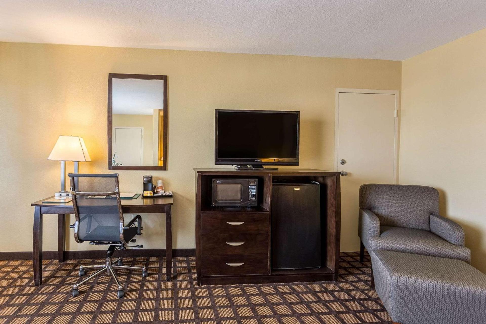 Quality Inn & Suites Baton Rouge West - Port Allen photo 10