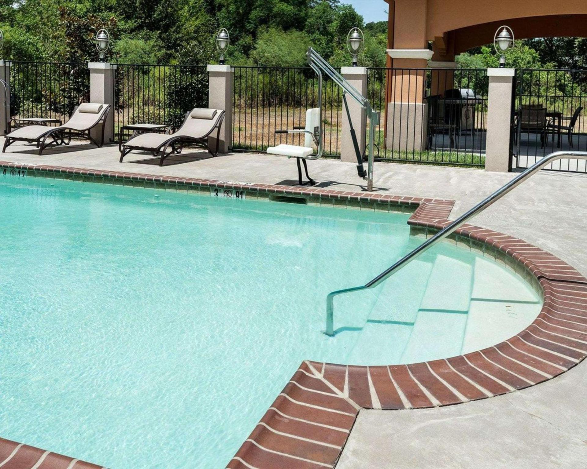 Comfort Suites Oil Center photo 15