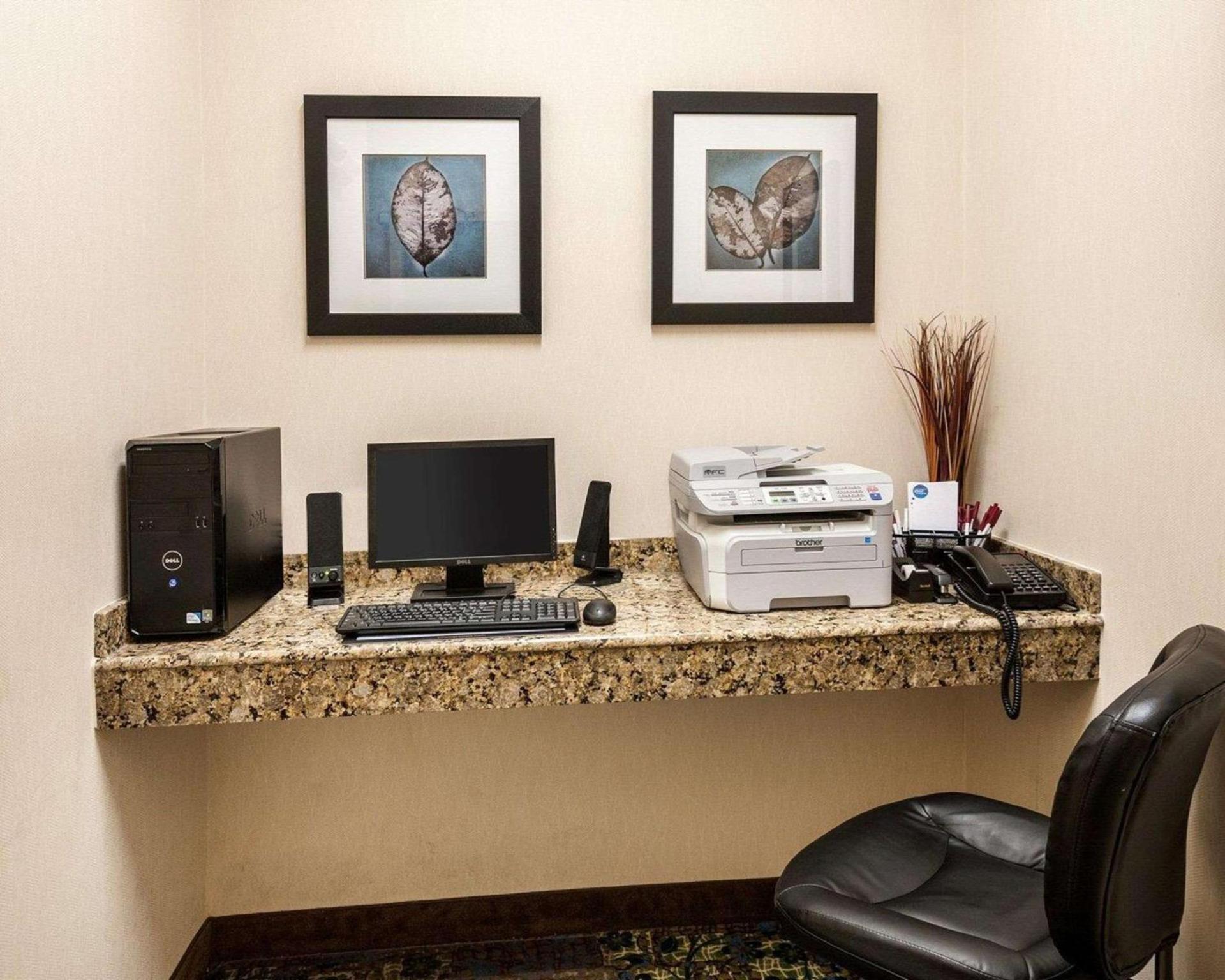 Comfort Suites Oil Center photo 18