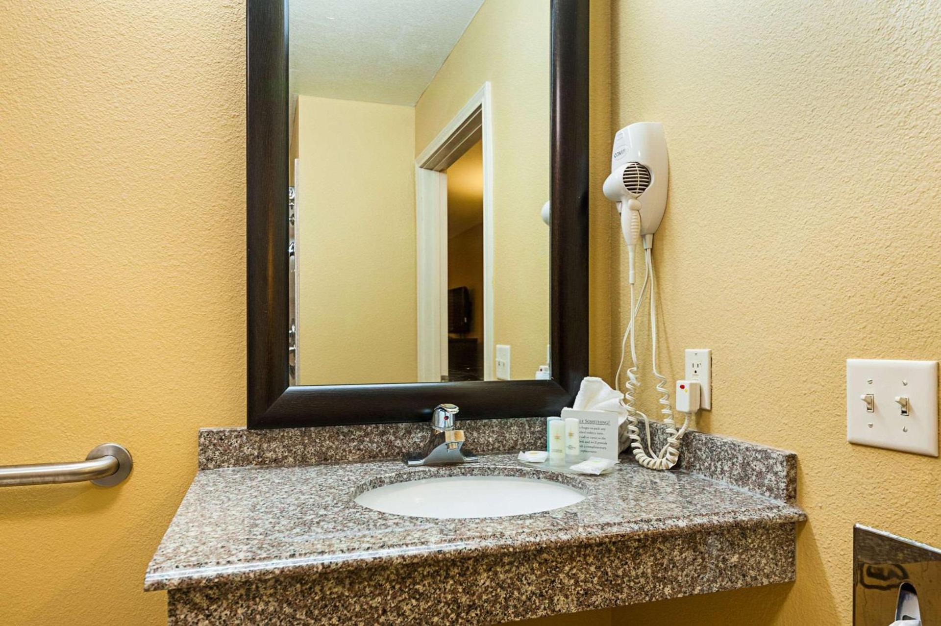 Spark by Hilton Opelousas photo 4