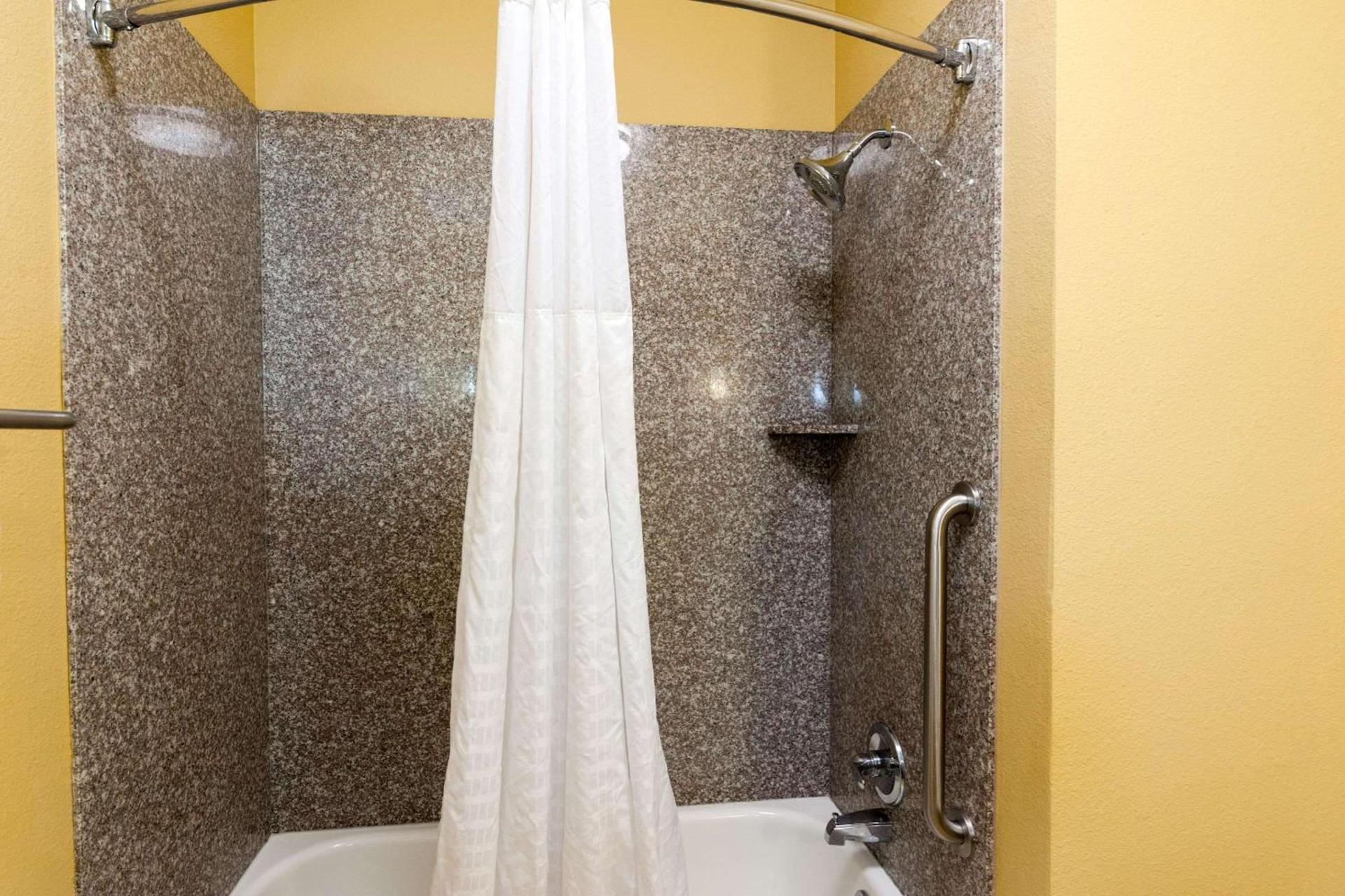 Spark by Hilton Opelousas photo 15
