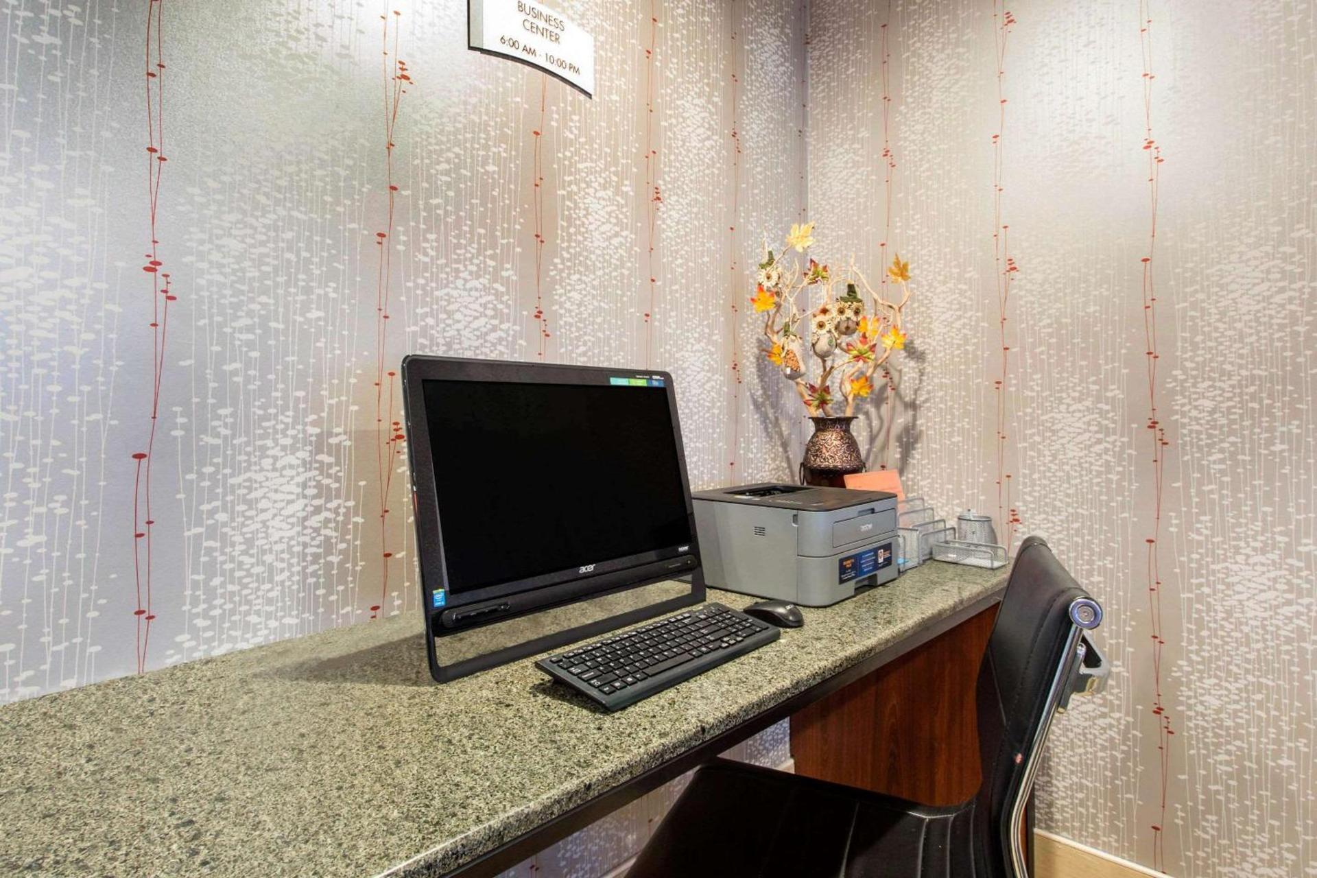 Quality Inn West Springfield photo 37