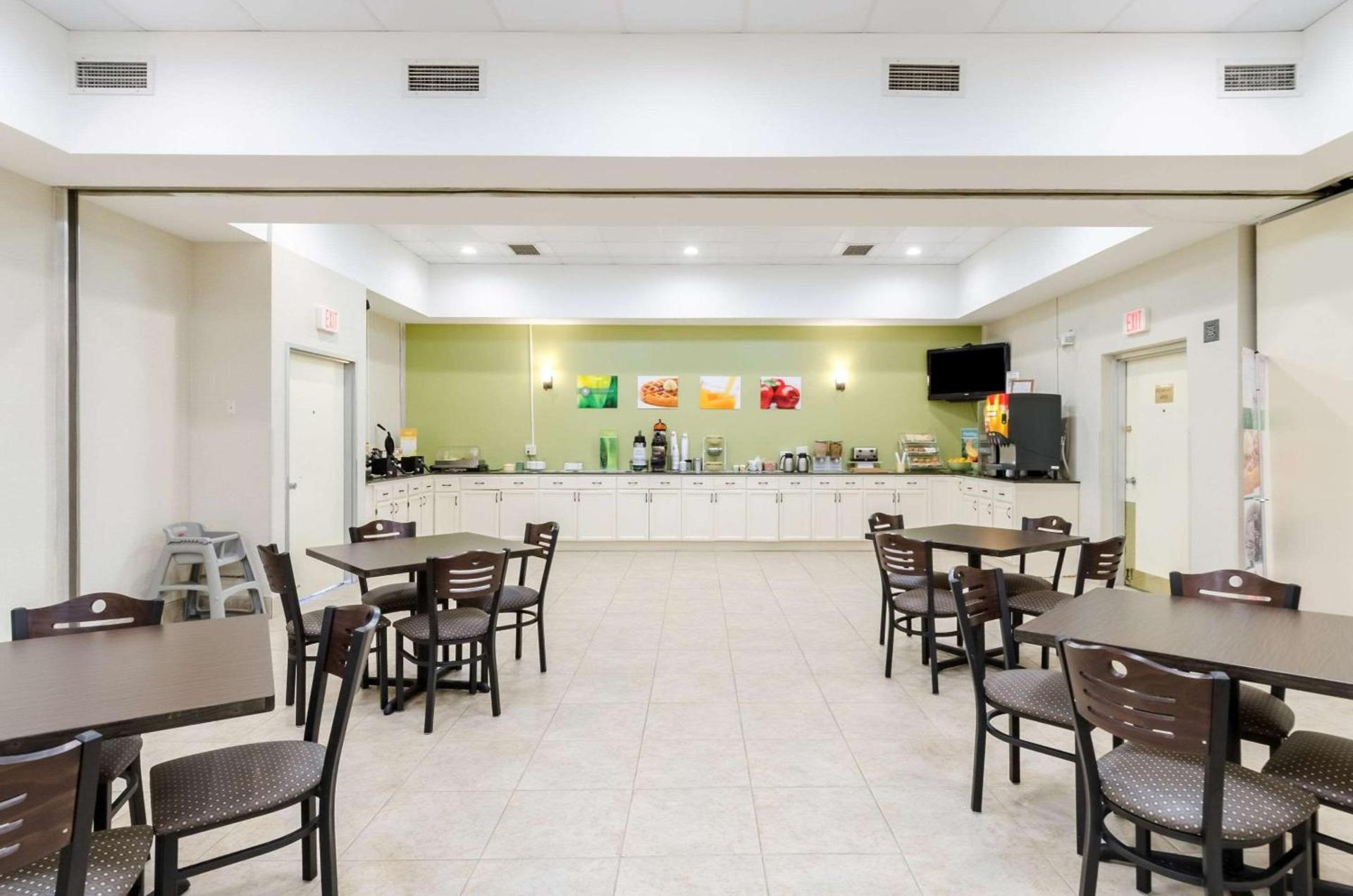 Quality Inn West Springfield photo 33