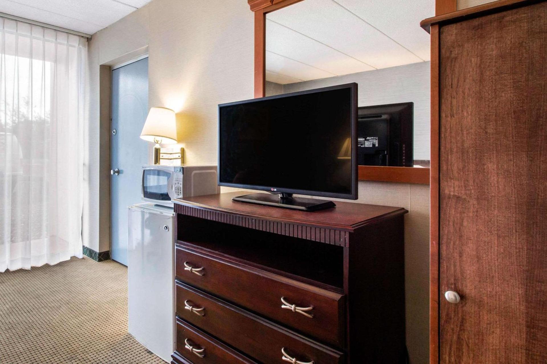 Quality Inn West Springfield photo 18