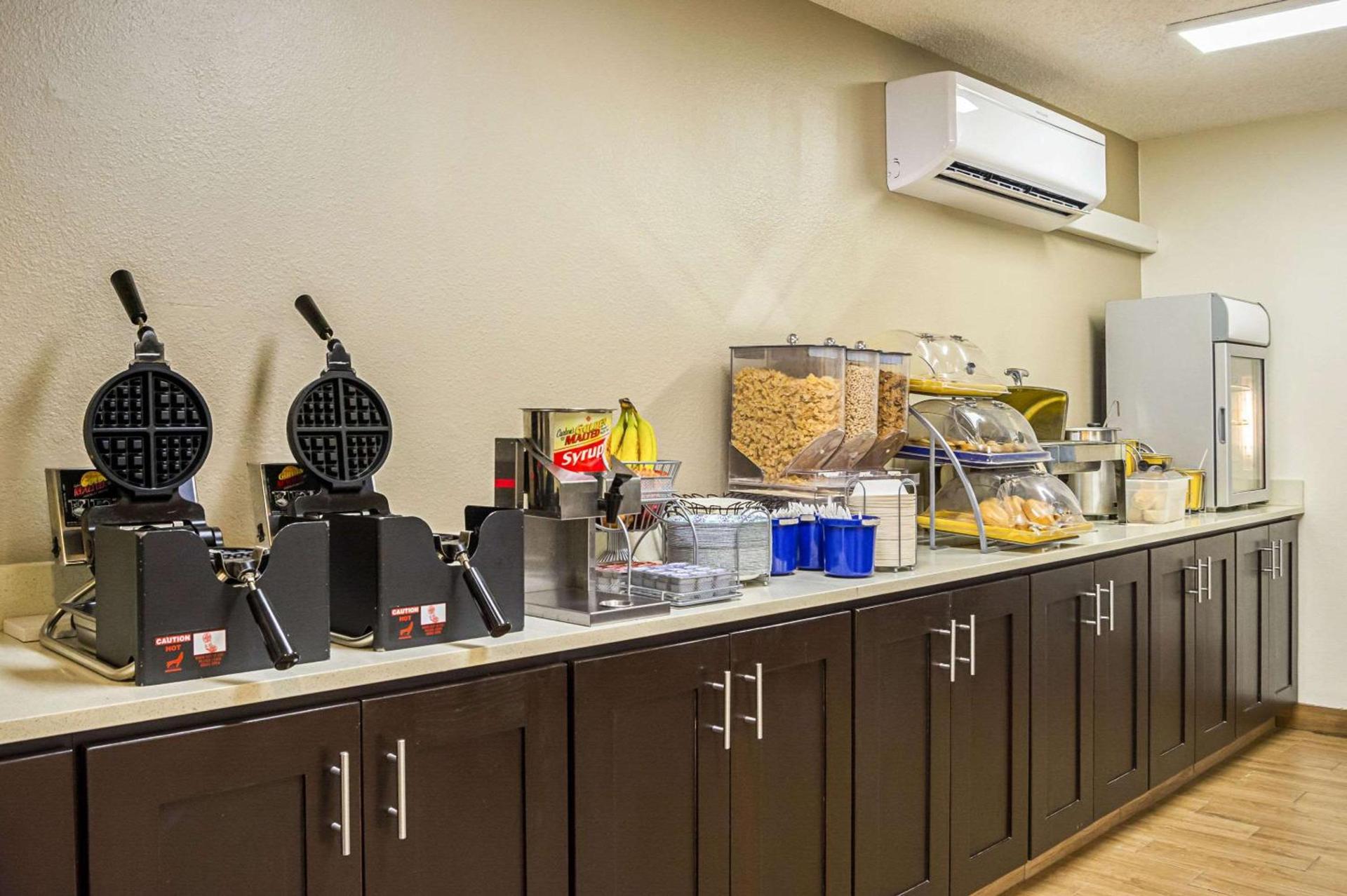 Quality Inn & Suites Clackamas - Portland photo 29