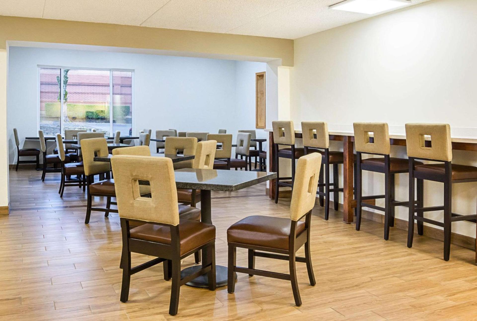 Quality Inn & Suites Clackamas - Portland photo 31