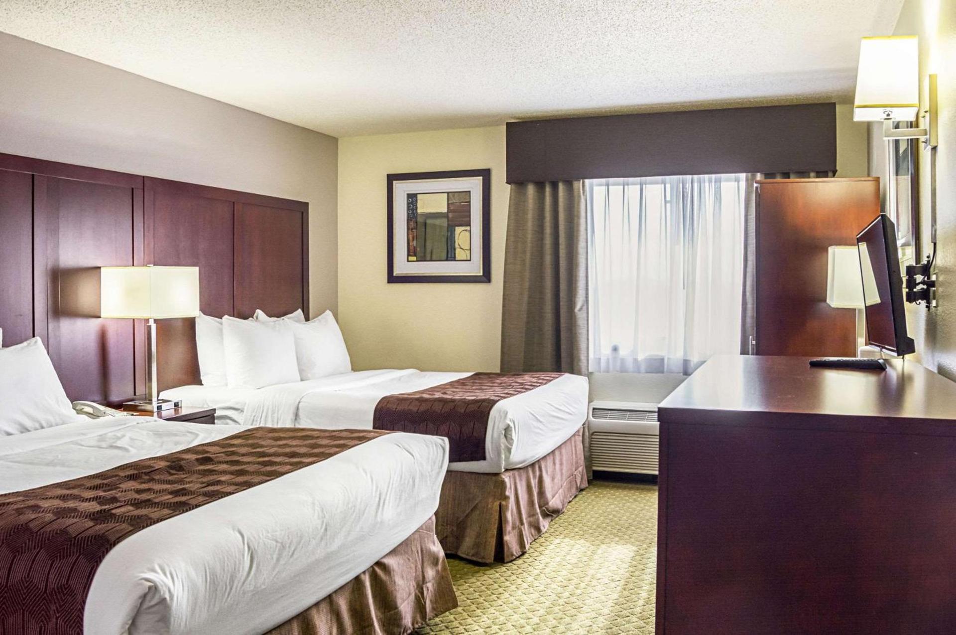 Quality Inn & Suites Clackamas - Portland photo 16