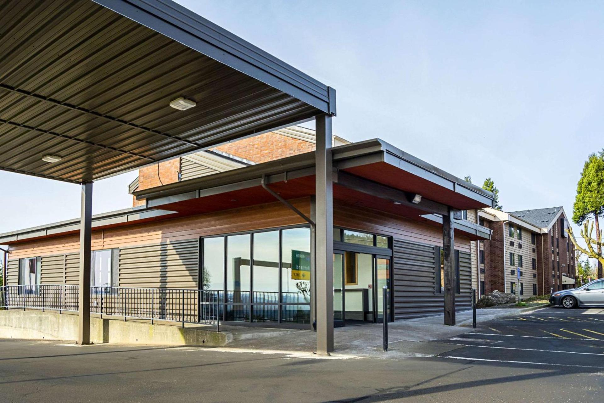 Quality Inn & Suites Clackamas - Portland photo 2