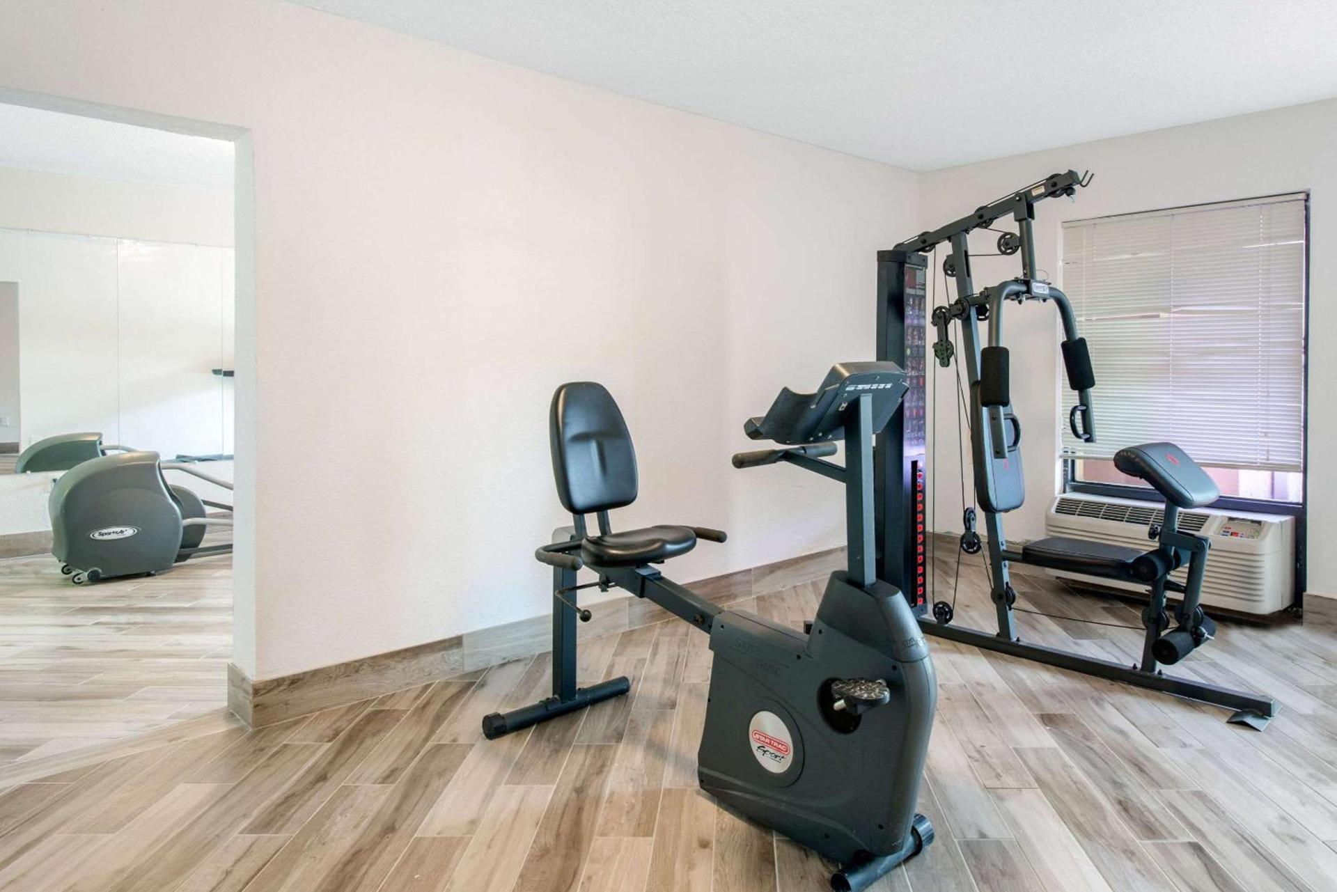 Clarion Inn & Suites Kissimmee-Lake Buena Vista South photo 24