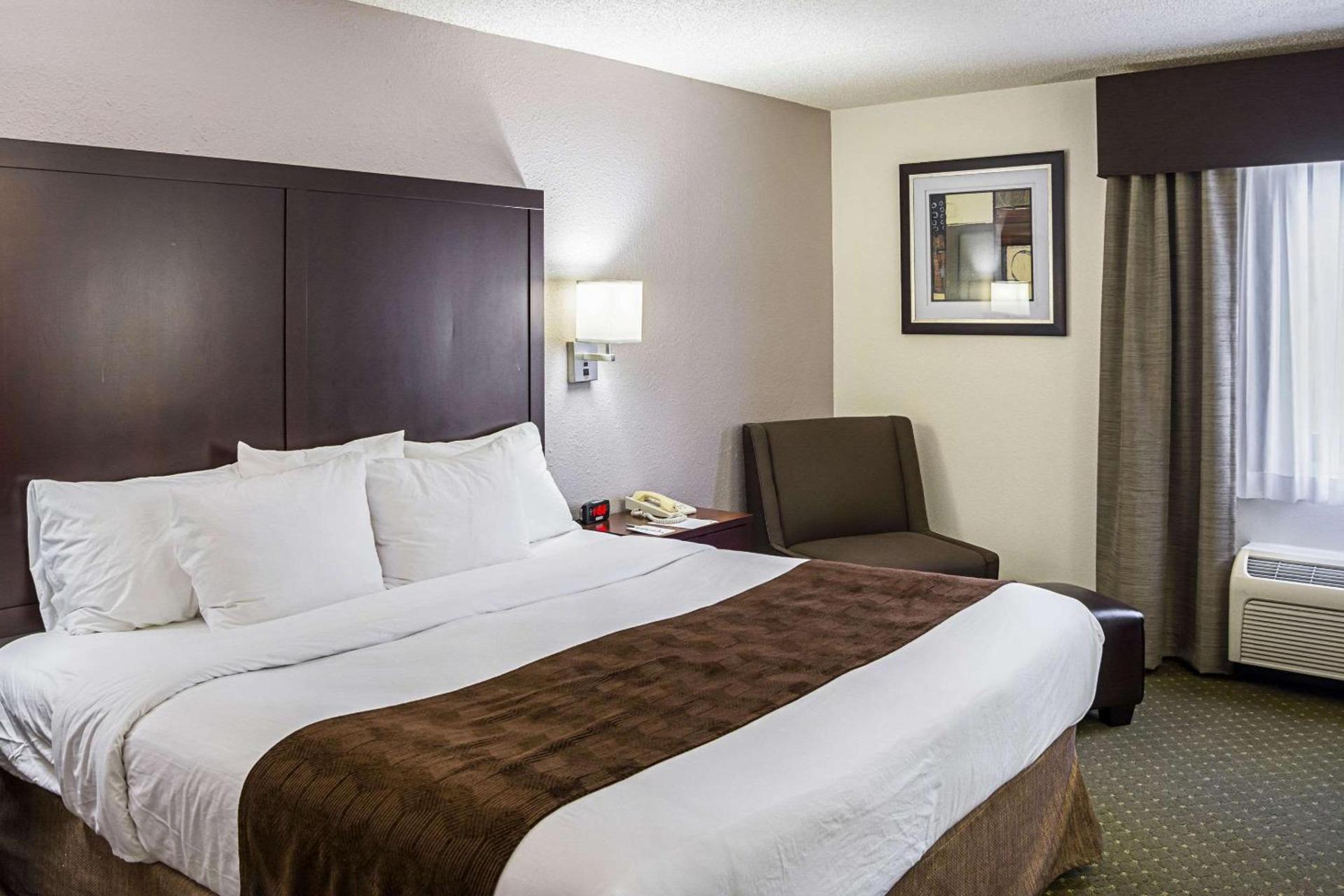 Quality Inn & Suites Clackamas - Portland photo 11