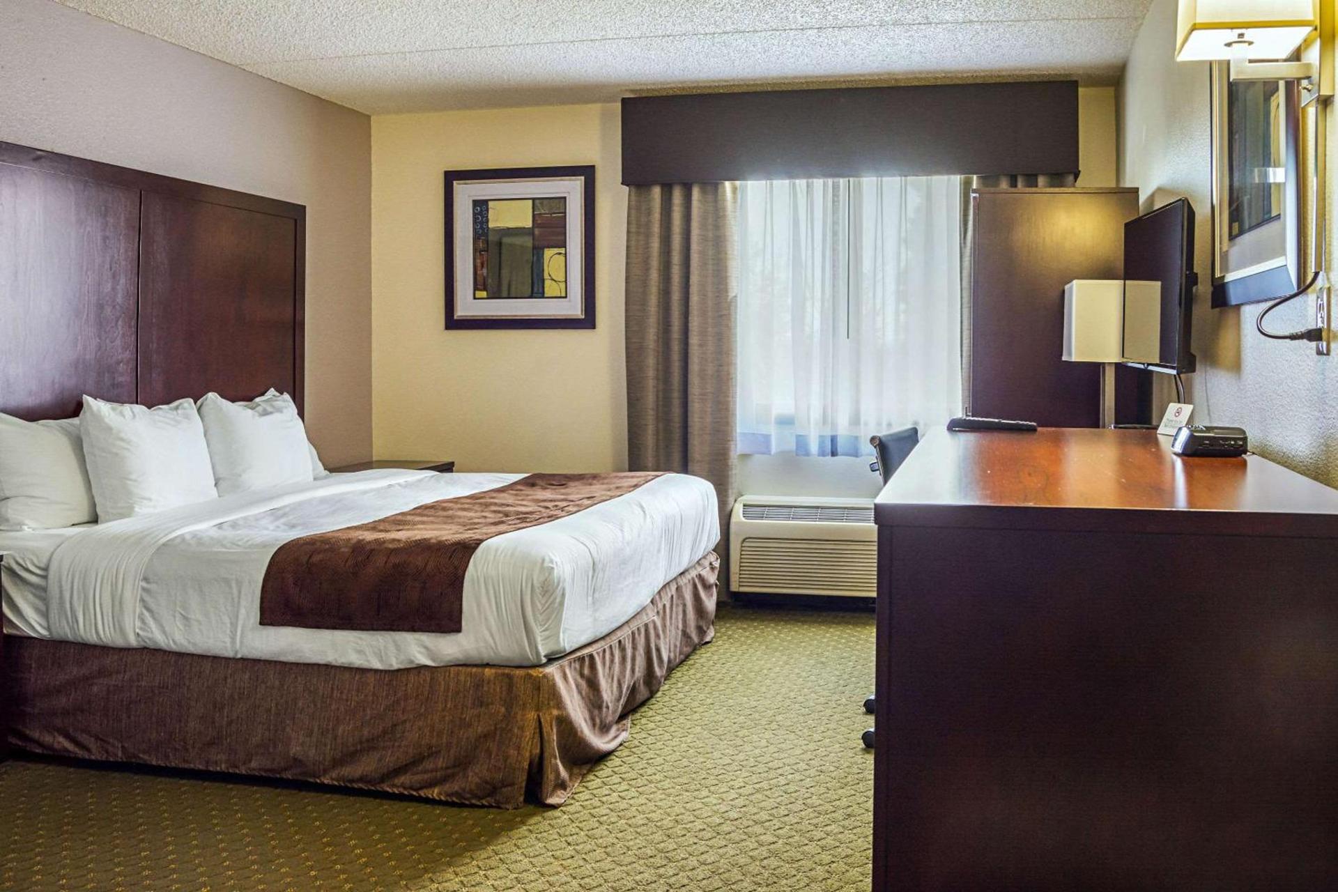 Quality Inn & Suites Clackamas - Portland photo 7