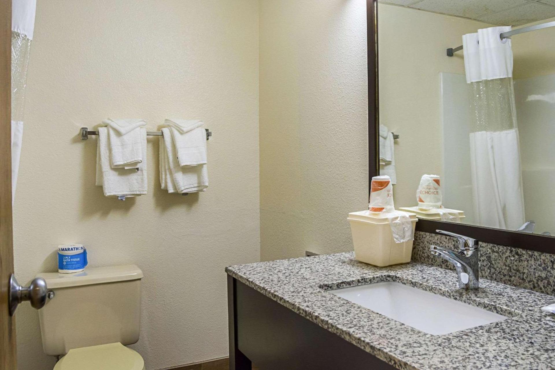 Quality Inn & Suites Clackamas - Portland photo 20