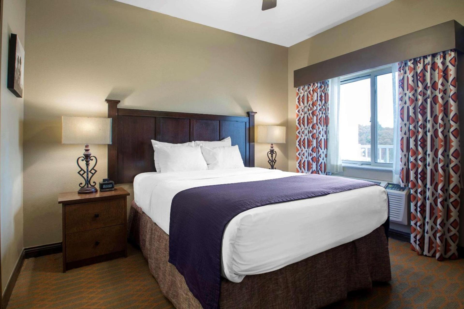 Bluegreen Vacations Odyssey Dells Resort photo 19