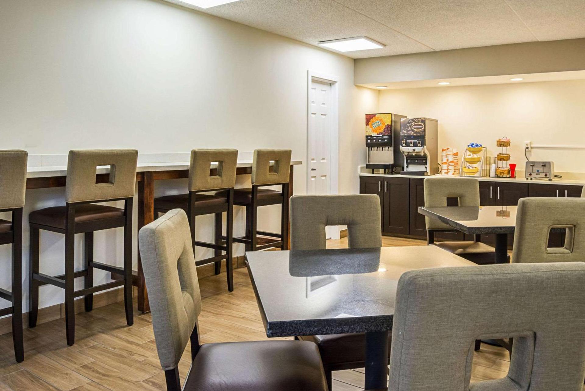 Quality Inn & Suites Clackamas - Portland photo 30