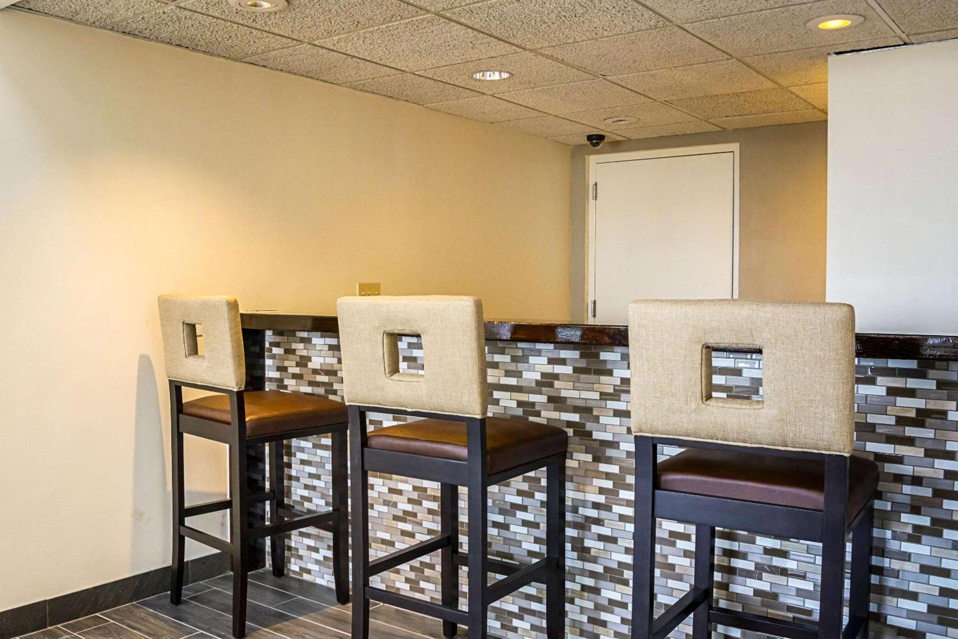 Quality Inn & Suites Clackamas - Portland photo 26