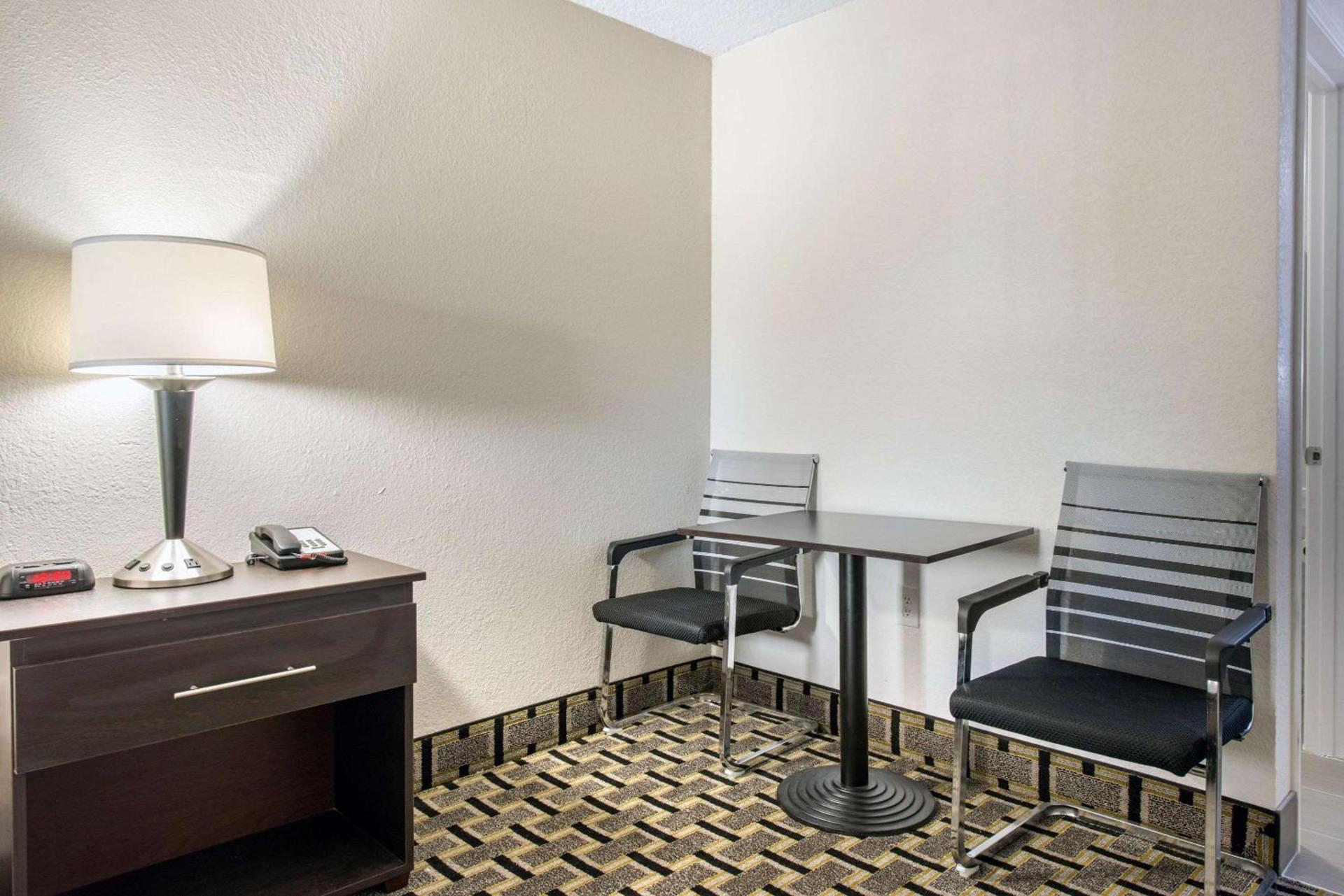 Clarion Inn & Suites Kissimmee-Lake Buena Vista South photo 31