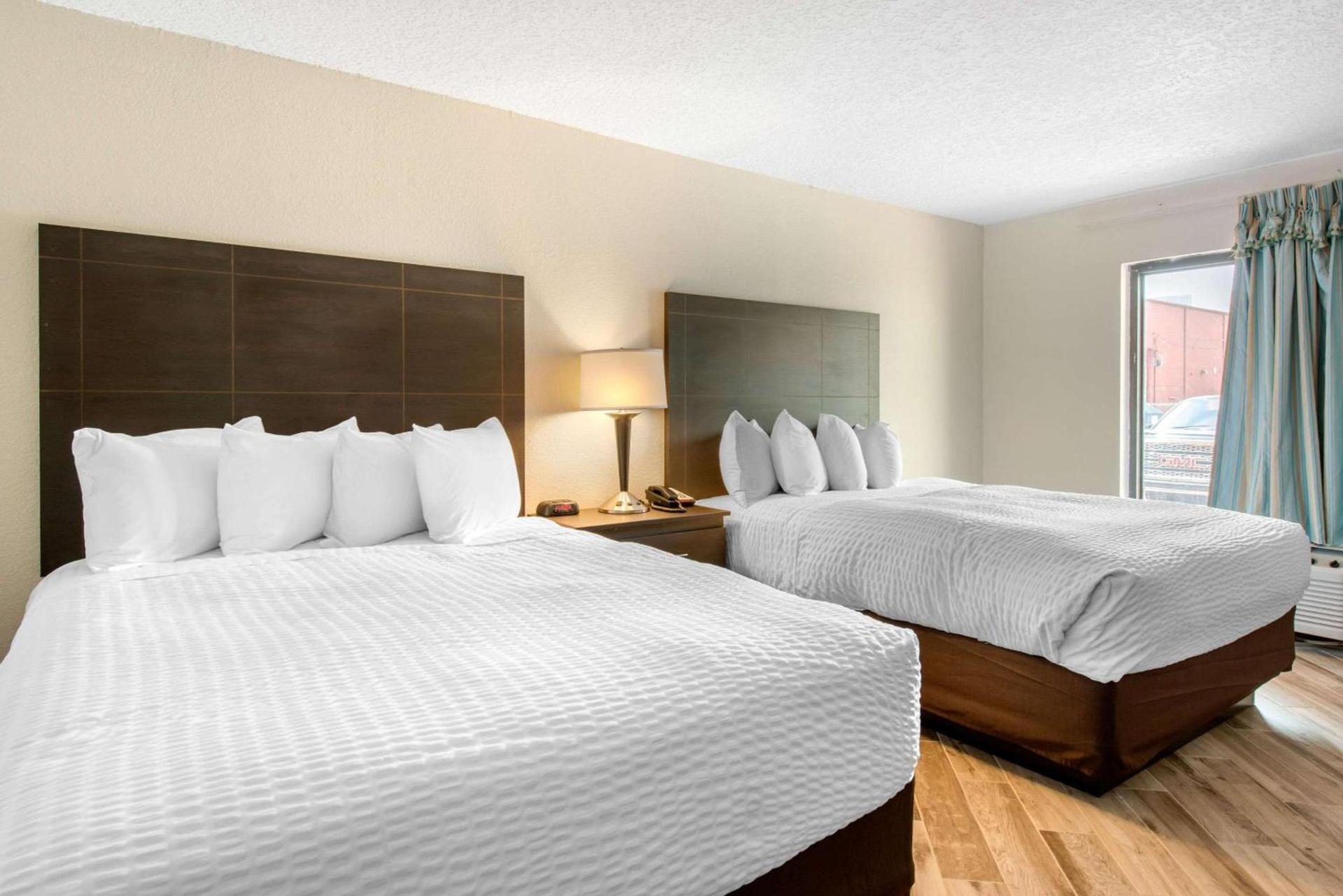 Clarion Inn & Suites Kissimmee-Lake Buena Vista South photo 34