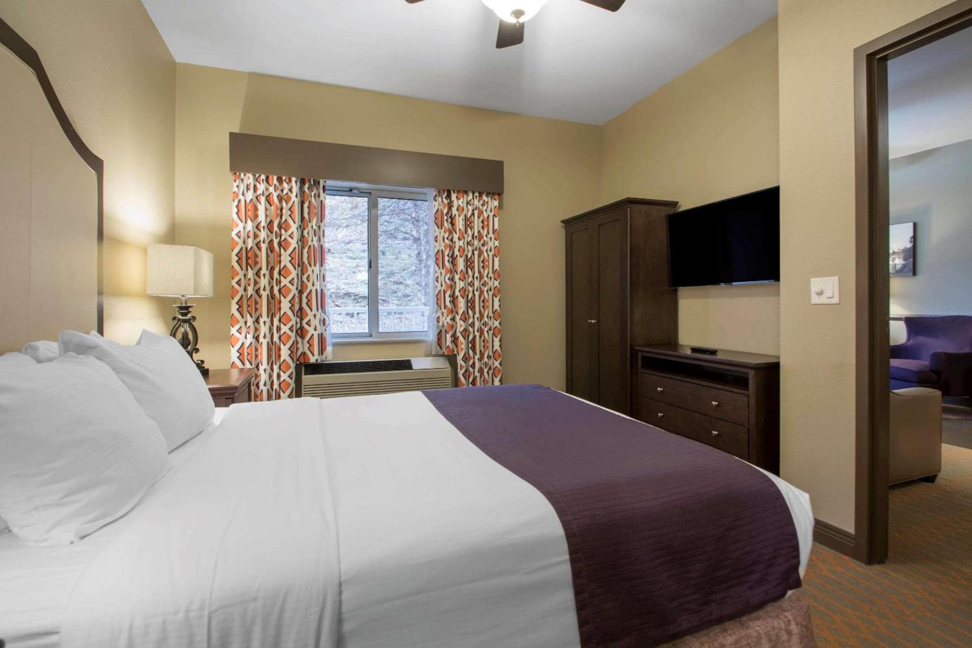 Bluegreen Vacations Odyssey Dells Resort photo 16