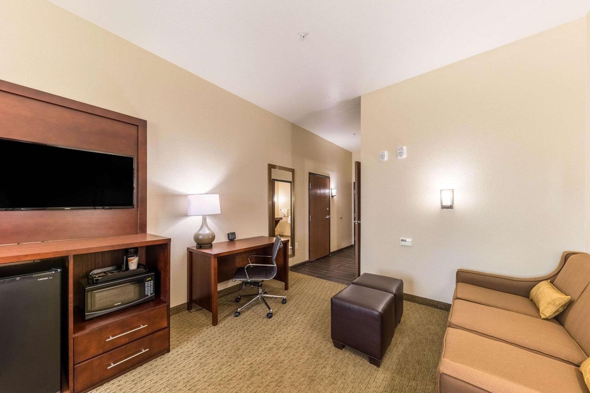 Comfort Suites Grand Prairie - Arlington North photo 13