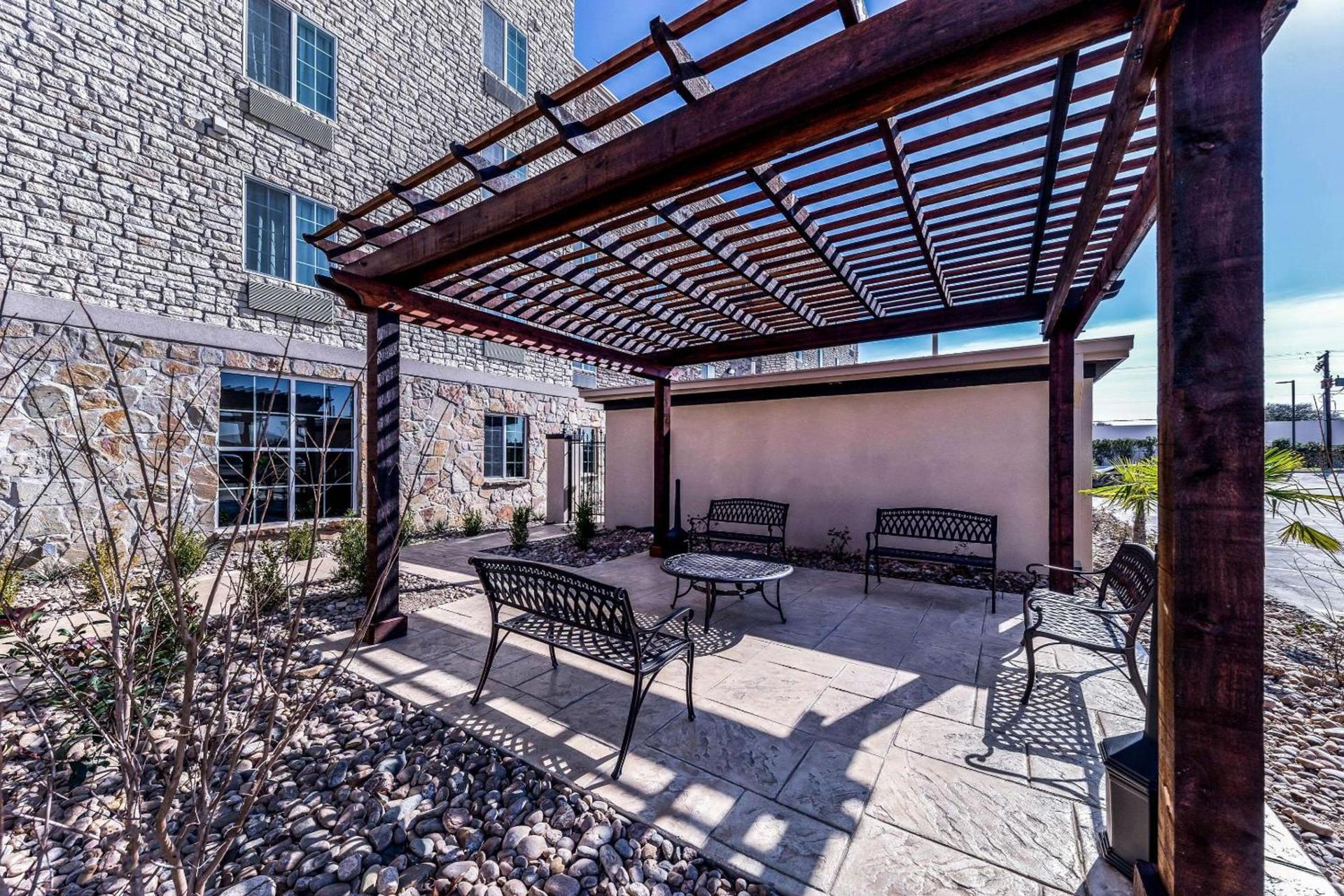 Comfort Suites Grand Prairie - Arlington North photo 3