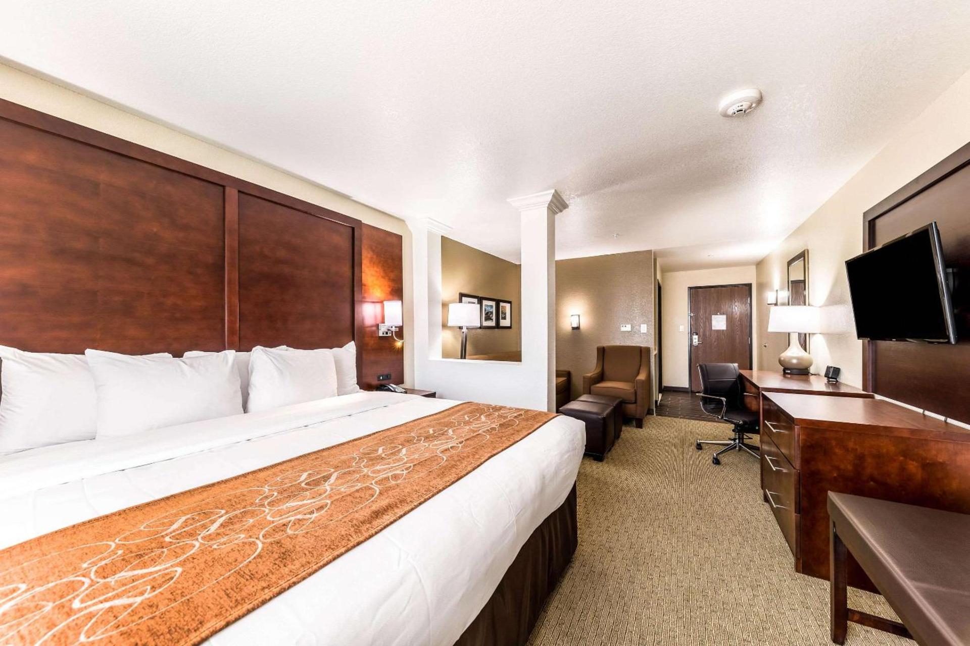 Comfort Suites Grand Prairie - Arlington North photo 16