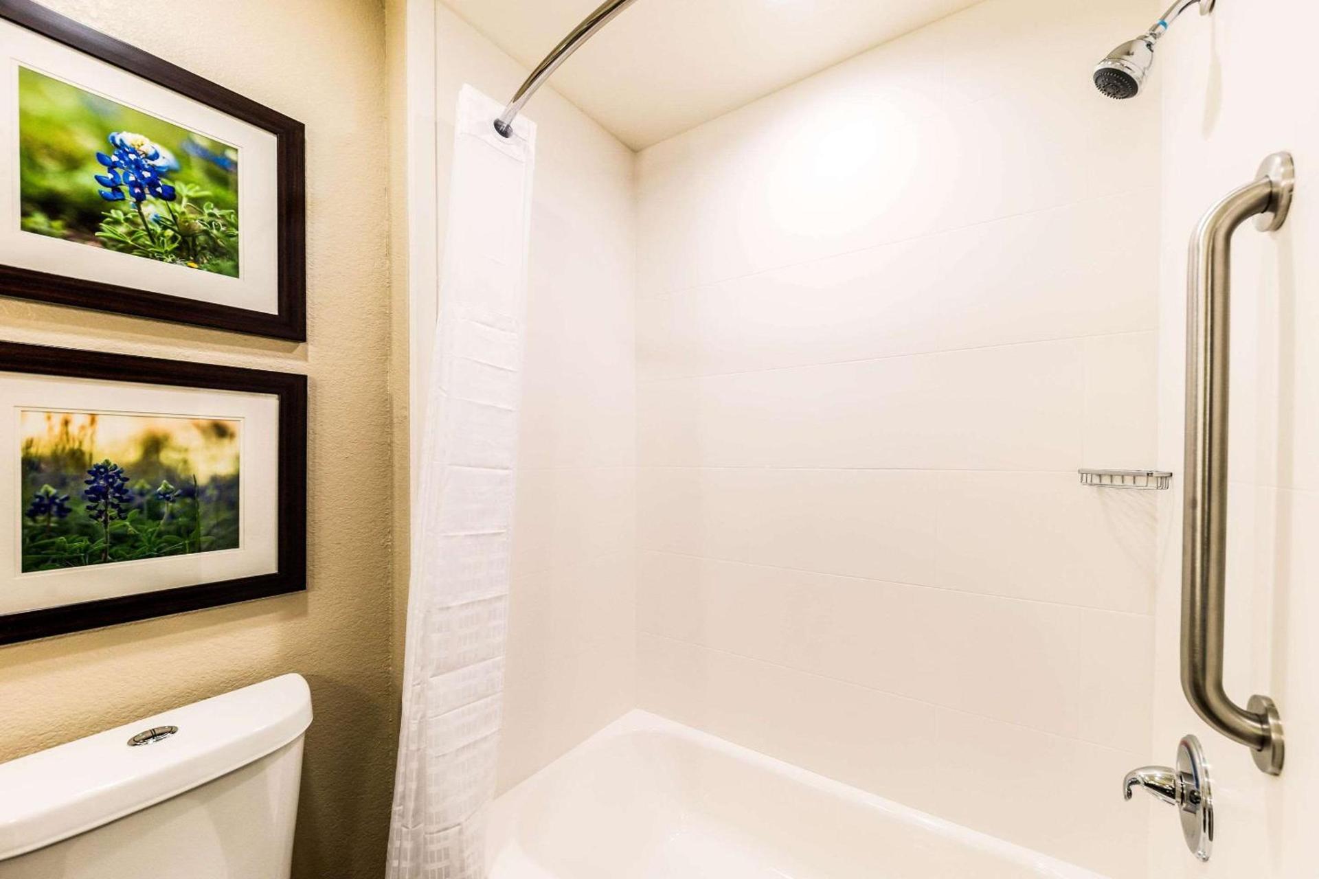 Comfort Suites Grand Prairie - Arlington North photo 28