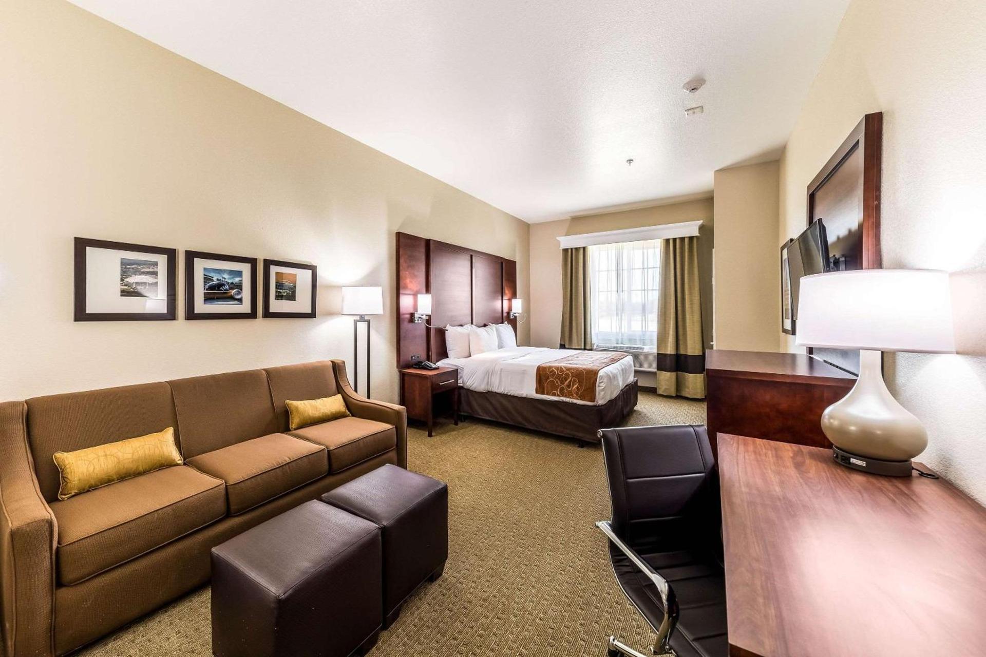 Comfort Suites Grand Prairie - Arlington North photo 11