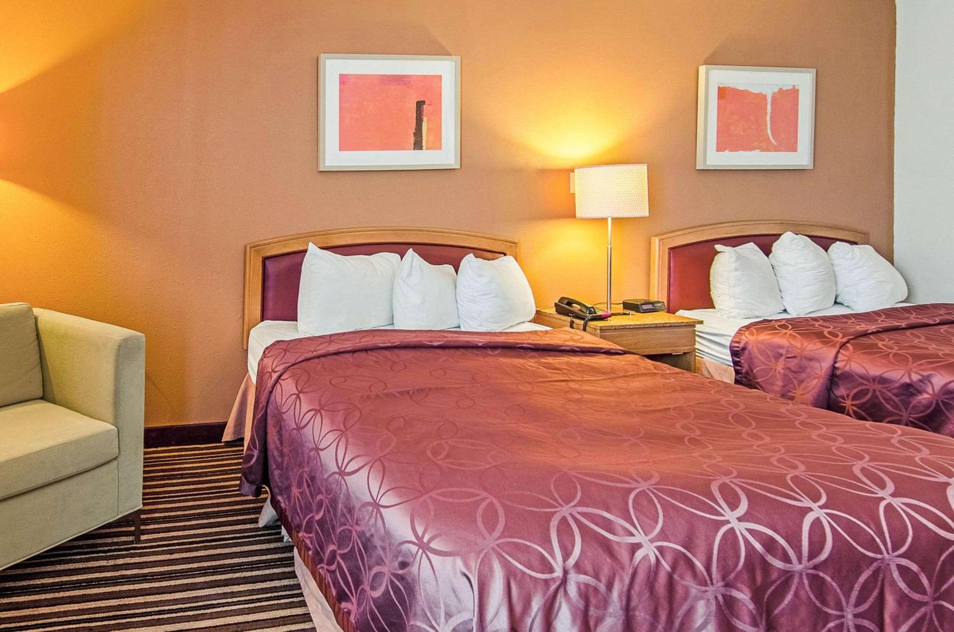 Econo Lodge Inn & Suites Norton - Wise South photo 9