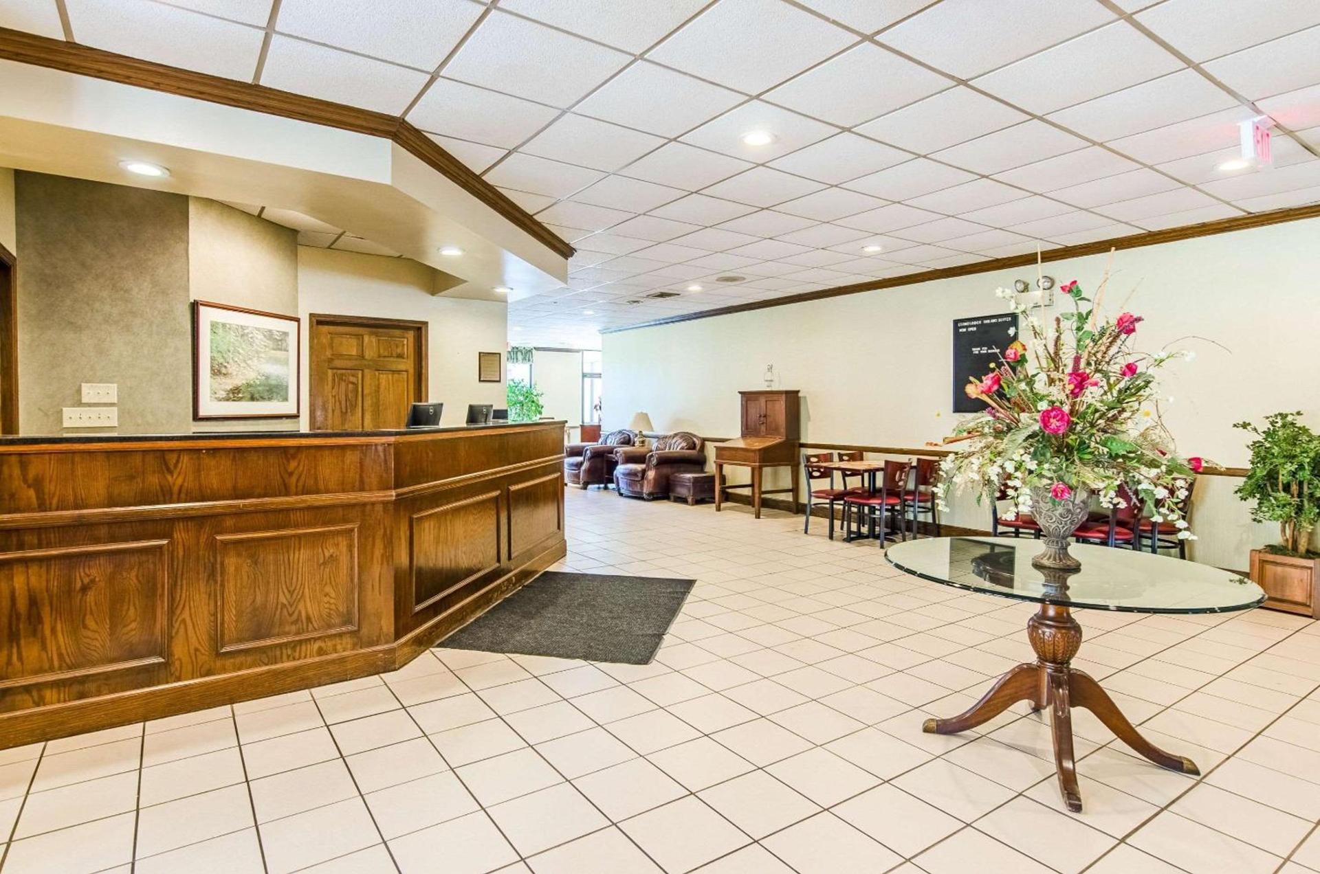 Econo Lodge Inn & Suites Norton - Wise South photo 8