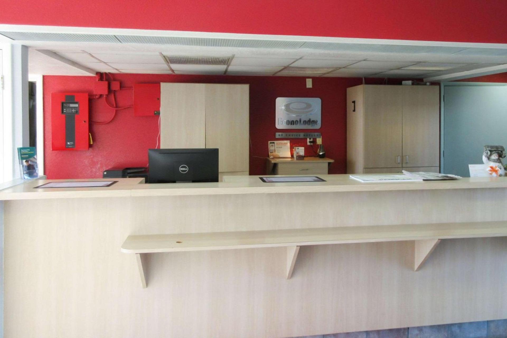 Econo Lodge Paducah West I-24 photo 2