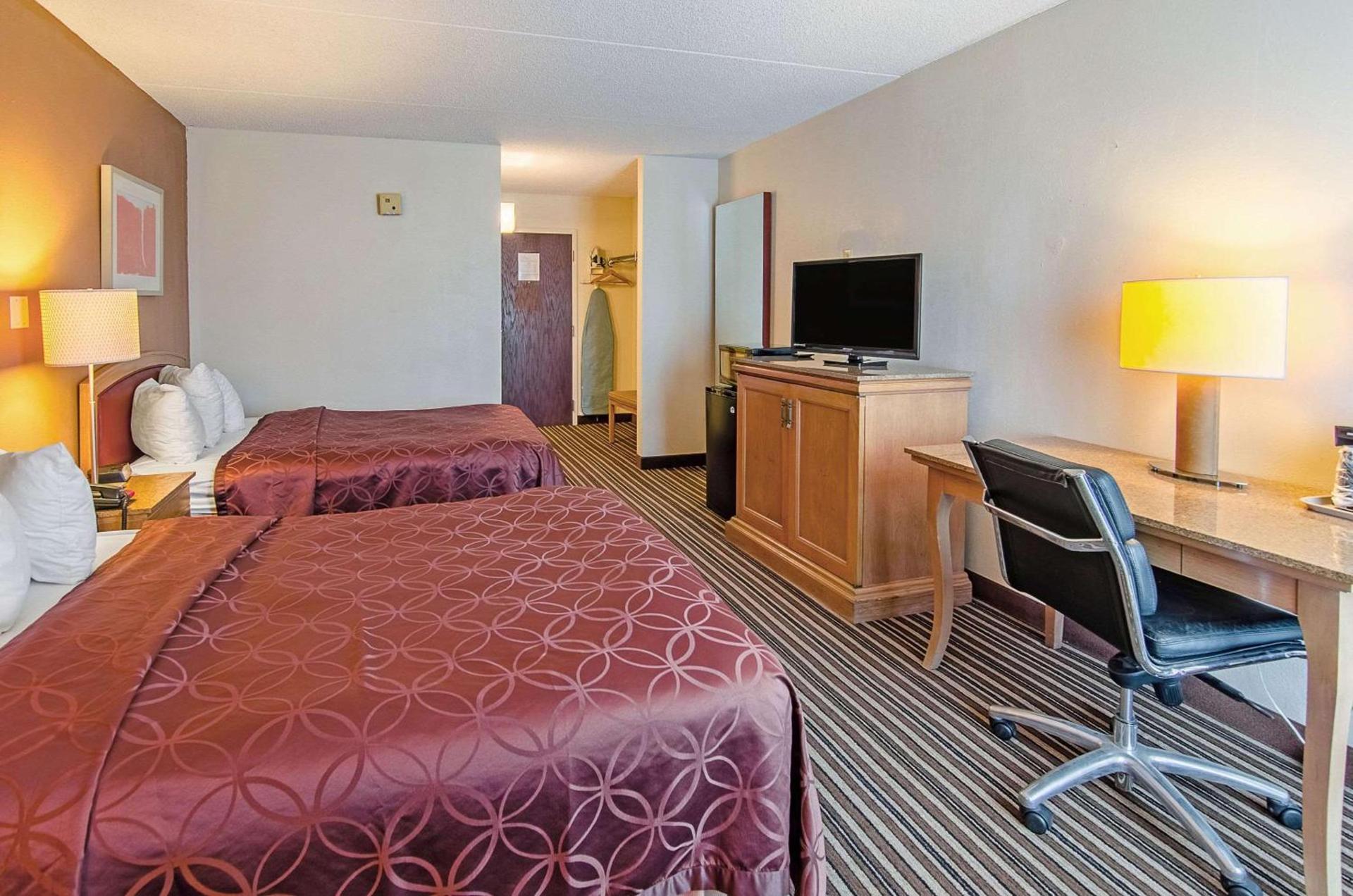 Econo Lodge Inn & Suites Norton - Wise South photo 10