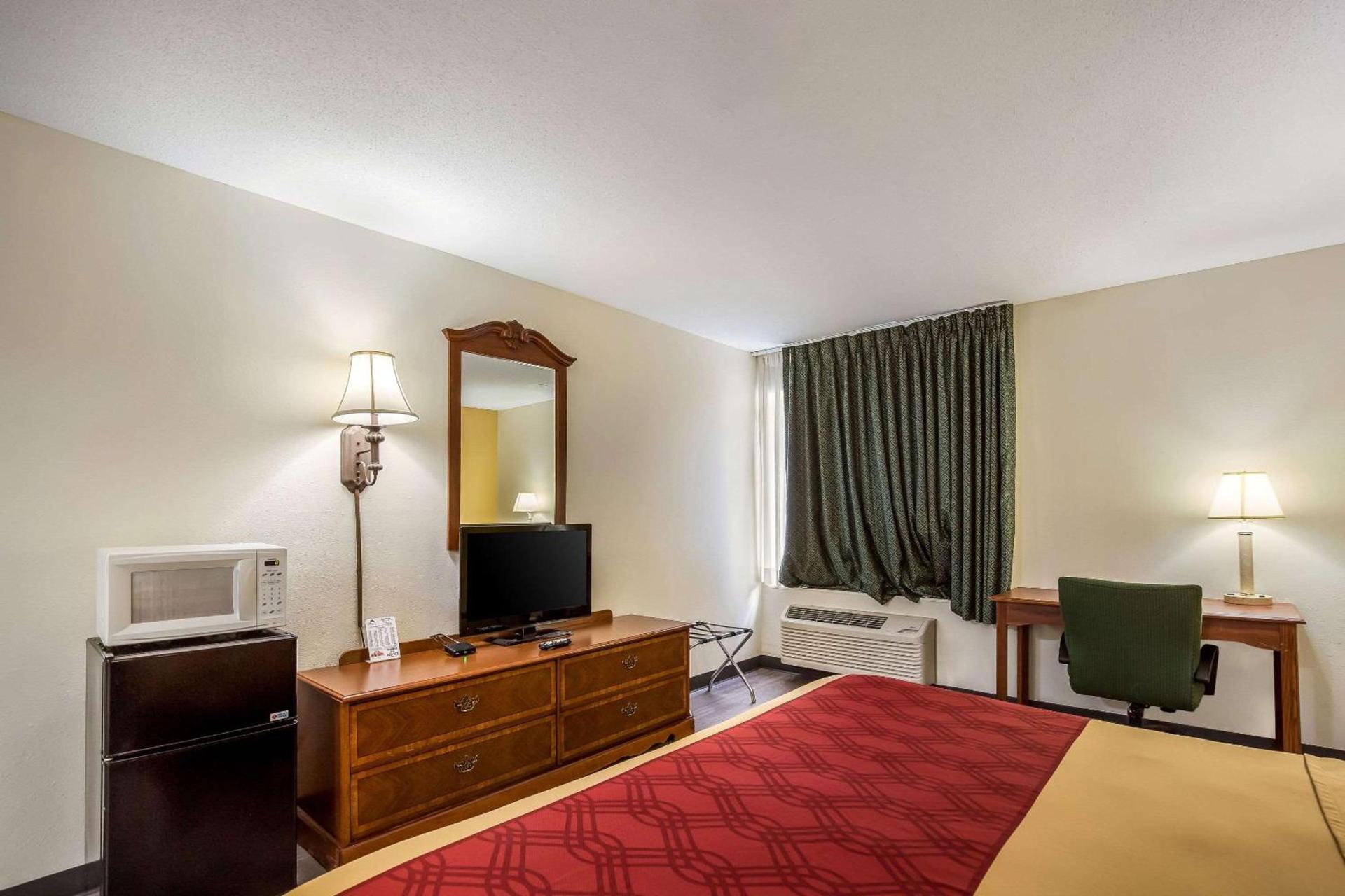 Econo Lodge Inn & Suites Fairview Heights St Louis photo 8