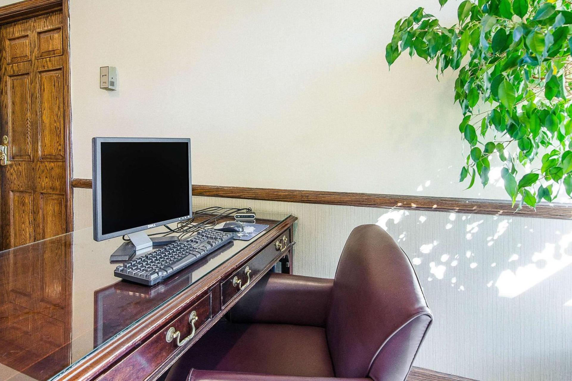 Econo Lodge Inn & Suites Norton - Wise South photo 24